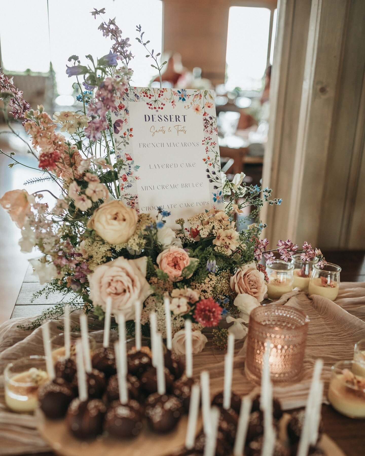 Floral and dessert&hellip;. Oh we&rsquo;ve got you😉

One perk of your florist also being your baker is that from the beginning I&rsquo;m already thinking of how we build cohesion throughout your event. 

Color palette and floral styling is a given. 