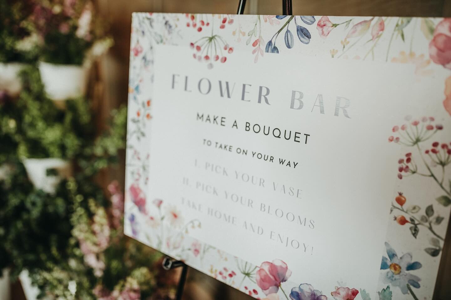 If you want a unique and interactive experience, a bouquet bar is such a fun option! 
They&rsquo;re the perfect activity for a bridal or baby shower and make a great takeaway favor your guests can enjoy for days! 

Photography: @jc.photog_ 
.
.
.
.
.