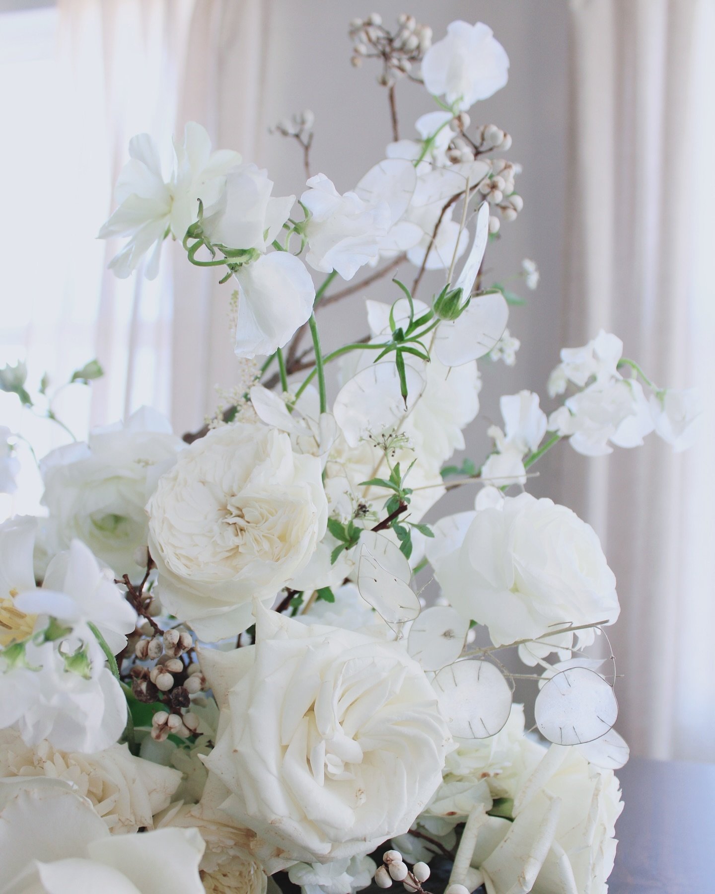 Timeless palettes can have a refresh by incorporating texture and elements that create interest
.
.
.
.
.
#floral #floraldesign #wedding #weddingflowers #bridal #floralart #pawedding #wvwedding #florist #floristry #floristlife #smp #burghbrides #wedd