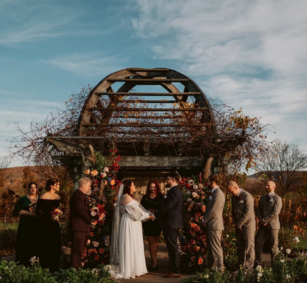 A few days behind, but Happy Anniversary S+M 💟

Planning: @helloproductions @allanah_eventplanner 
Photography: @taaayollaphoto 
Venue: @rich_farms_wedding_barn 
Floral: @twigandvinefloraldesign 
Cake: @alexrobbacake 
Linen: @partymosaic 
Catering: 
