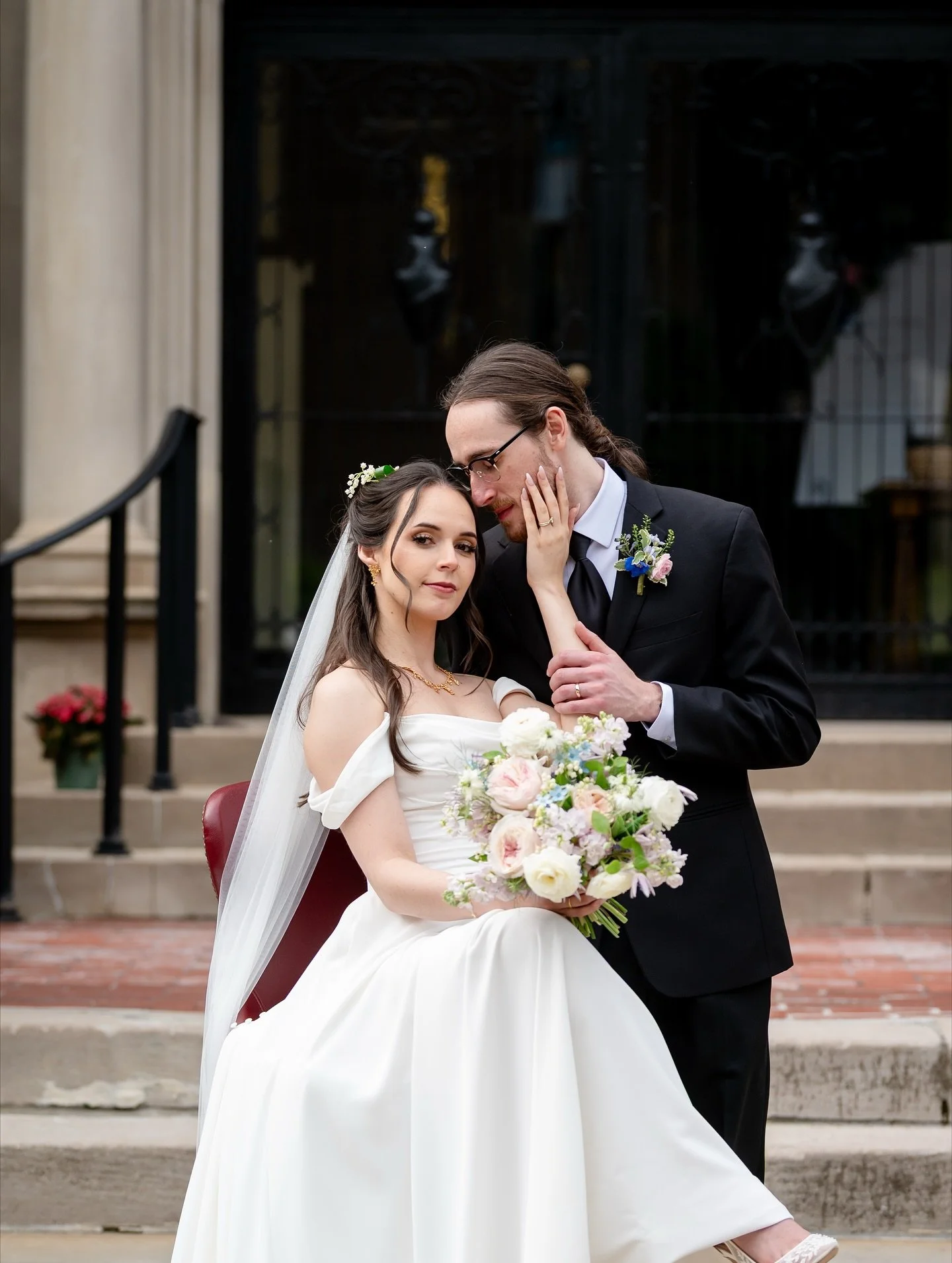 R + A&rsquo;s spring wedding was the sweetest celebration 💕

Every detail was chosen with care &mdash; peonies from the mother of the bride&rsquo;s garden and lily of the valley from her grandmother, tucked into the bouquet and hair, made their flor