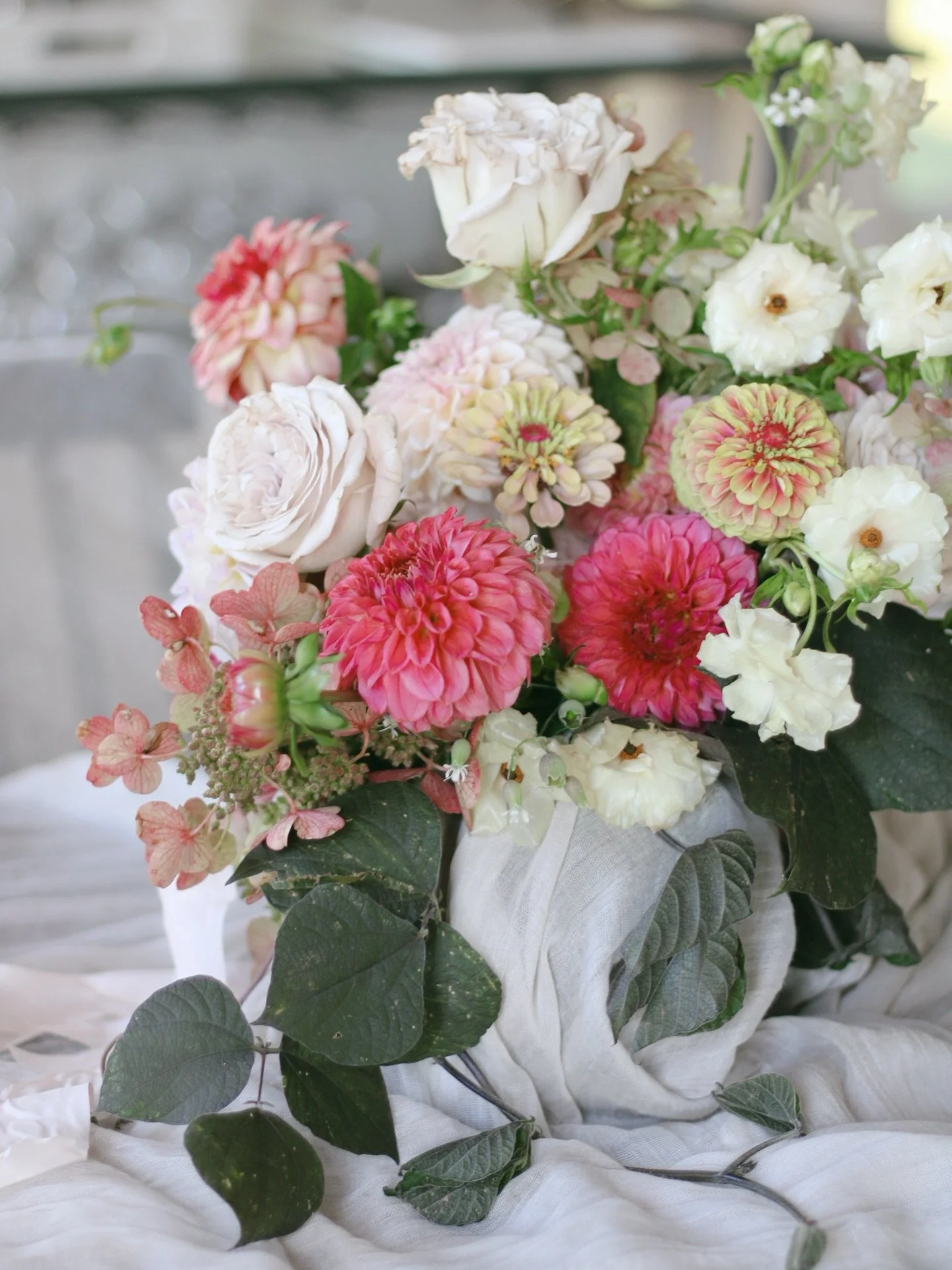 August is lingering, but Autumn is calling. Rich textures, vibrant hues, and Mother Nature&rsquo;s best work&mdash;ready to design with all the beauty this season brings. 🍂 ✨
.
.
.
.
.
#floral #floraldesign #wedding #weddingflowers #bridal #floralar