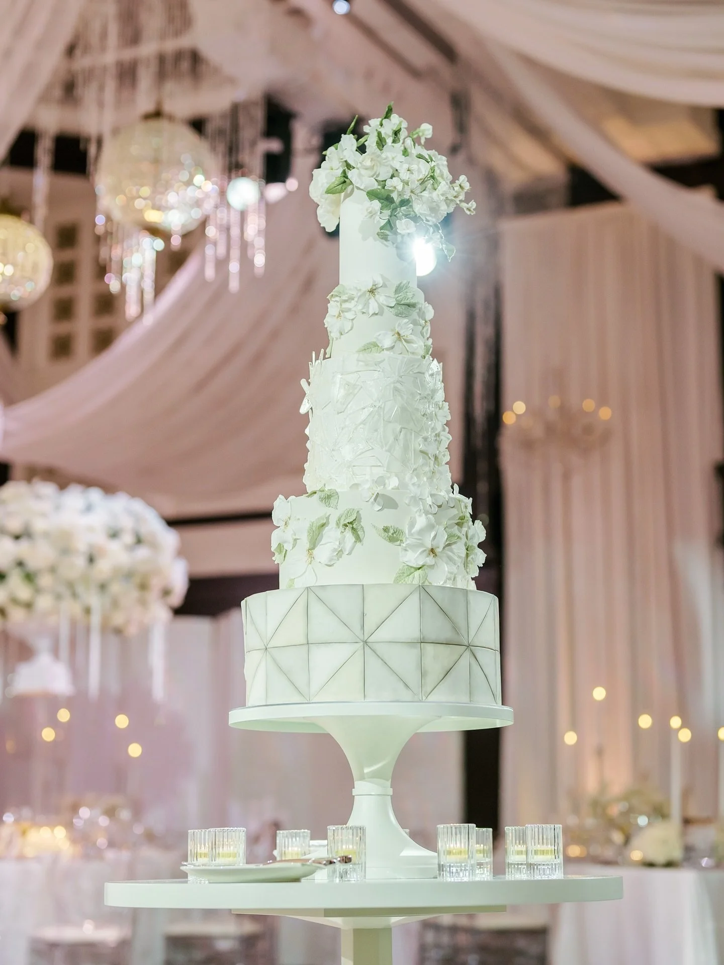 A wedding for which words still escape me.

Details unmatched across the board for a couple so wonderfully gracious and appreciative of the process&mdash;it was truly bittersweet to see this one go.

A cake with beauty and just a hint of edge was per