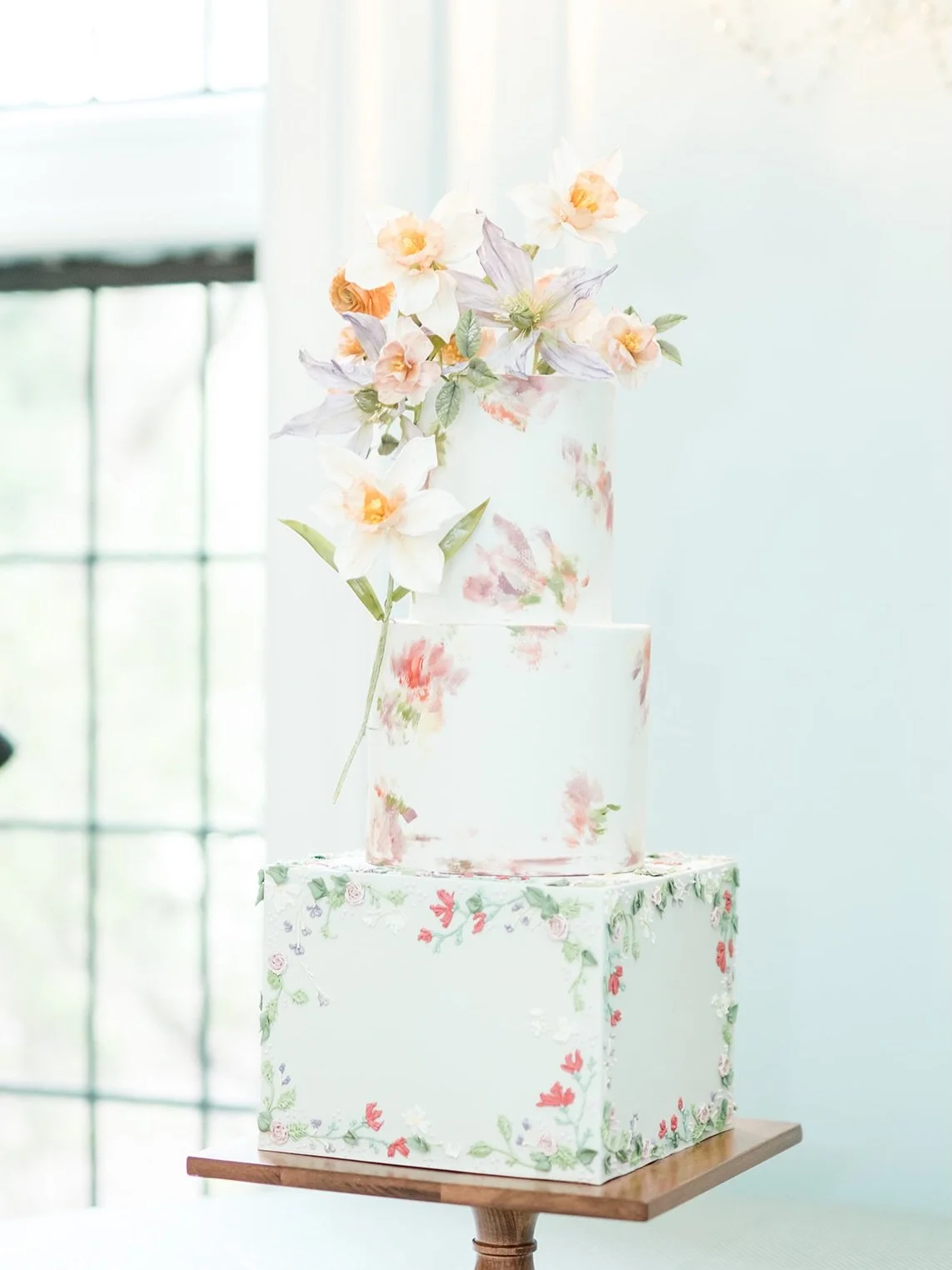 Spring🪻🌷

It continues to be my favorite season&mdash; a fresh start after the rest and pause of Winter, and the beginning of another beautiful season of design work. 

#springwedding #cakeart #cakedesign #weddingcake #wedding