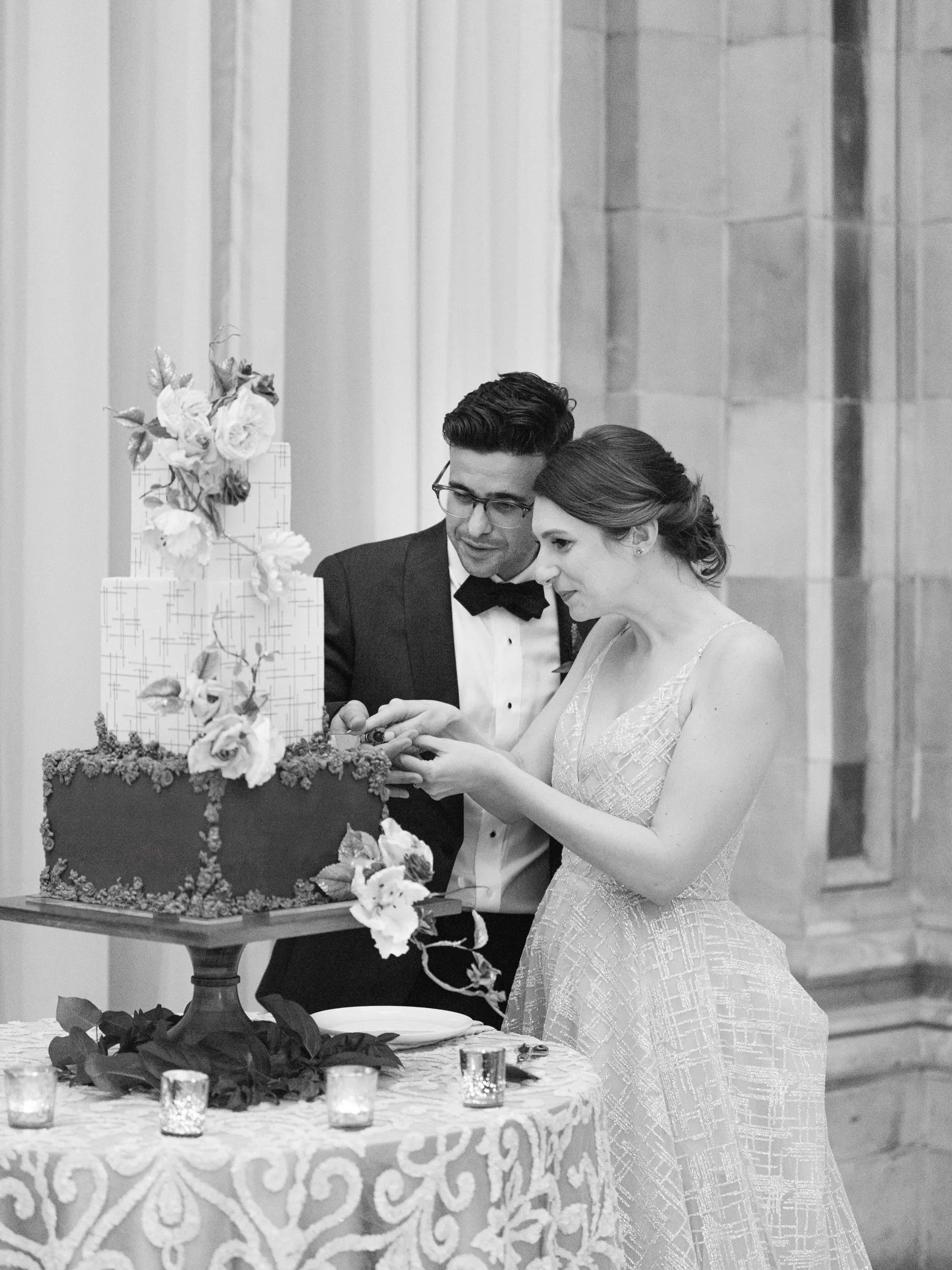There&rsquo;s something about the cake cutting that feels like a quiet pause in the middle of it all&mdash;just the two of them, soaking it in 🤍

How lucky are we to get to create and be part of one of the moments in a day that can feel so big and m
