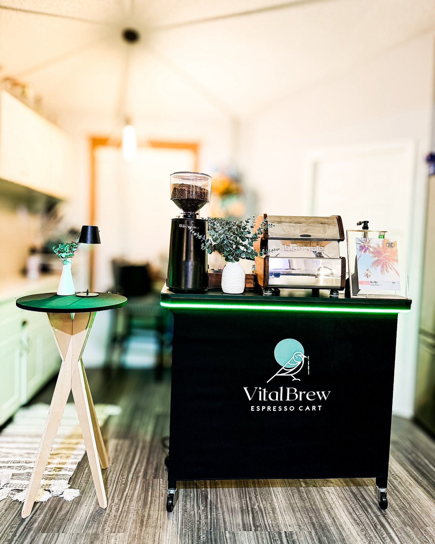 Our NEW Micro-Cart setup! 
Let us know what you think ? 🙌🏼😉☕️

If you would like to see this setup at your next event, DM us to book the coffee cart or visit our website:

📍www.vitalbrewcart.com

🔜 Stay tuned for more coffee cart setup options ?