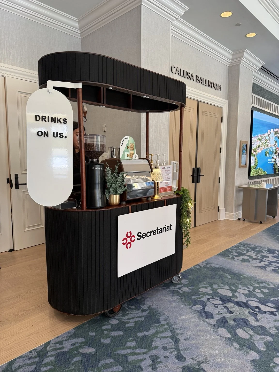 Mobile coffee cart catering vendor in the Jacksonville, Florida area. Serving espresso based drinks and catering coffee to corporate events, weddings, expo’s, pop-ups & more!