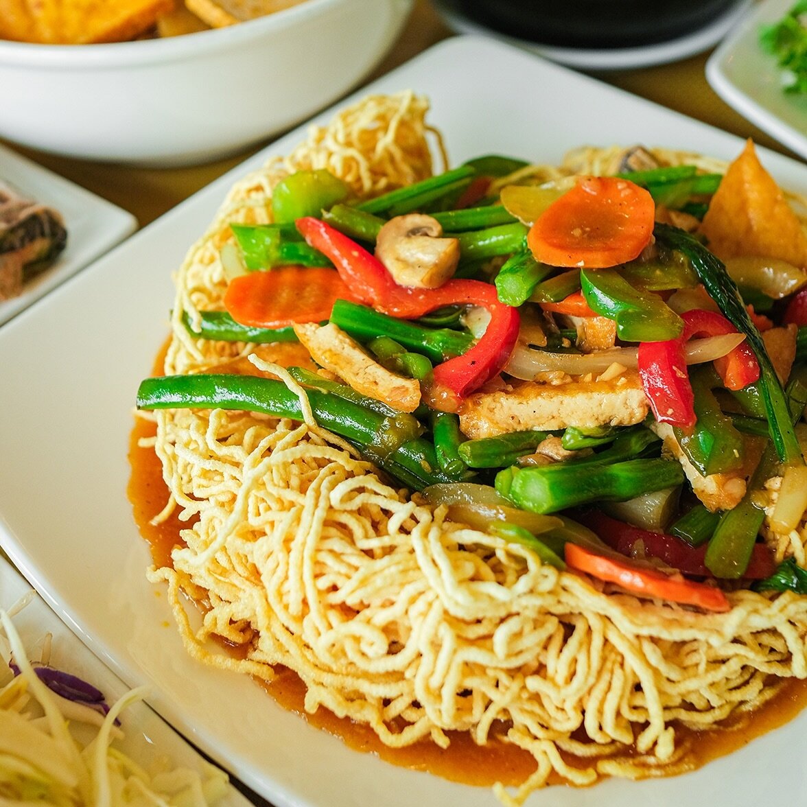 Crispy and spectacular vegetarian fried noodles! This crunchy egg noodle base is topped with a generous assortment of vegetables and tofu in a rich and savory sauce.

(N10) M&Igrave; X&Agrave;O GI&Ograve;N | Crispy Fried Noodles

#chayrestaurant #vie