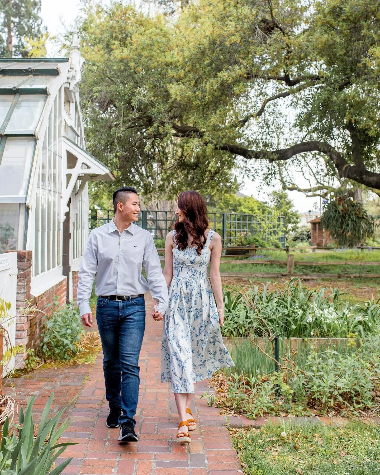 Gallery delivered to these two lovebirds! 🕊️🌿