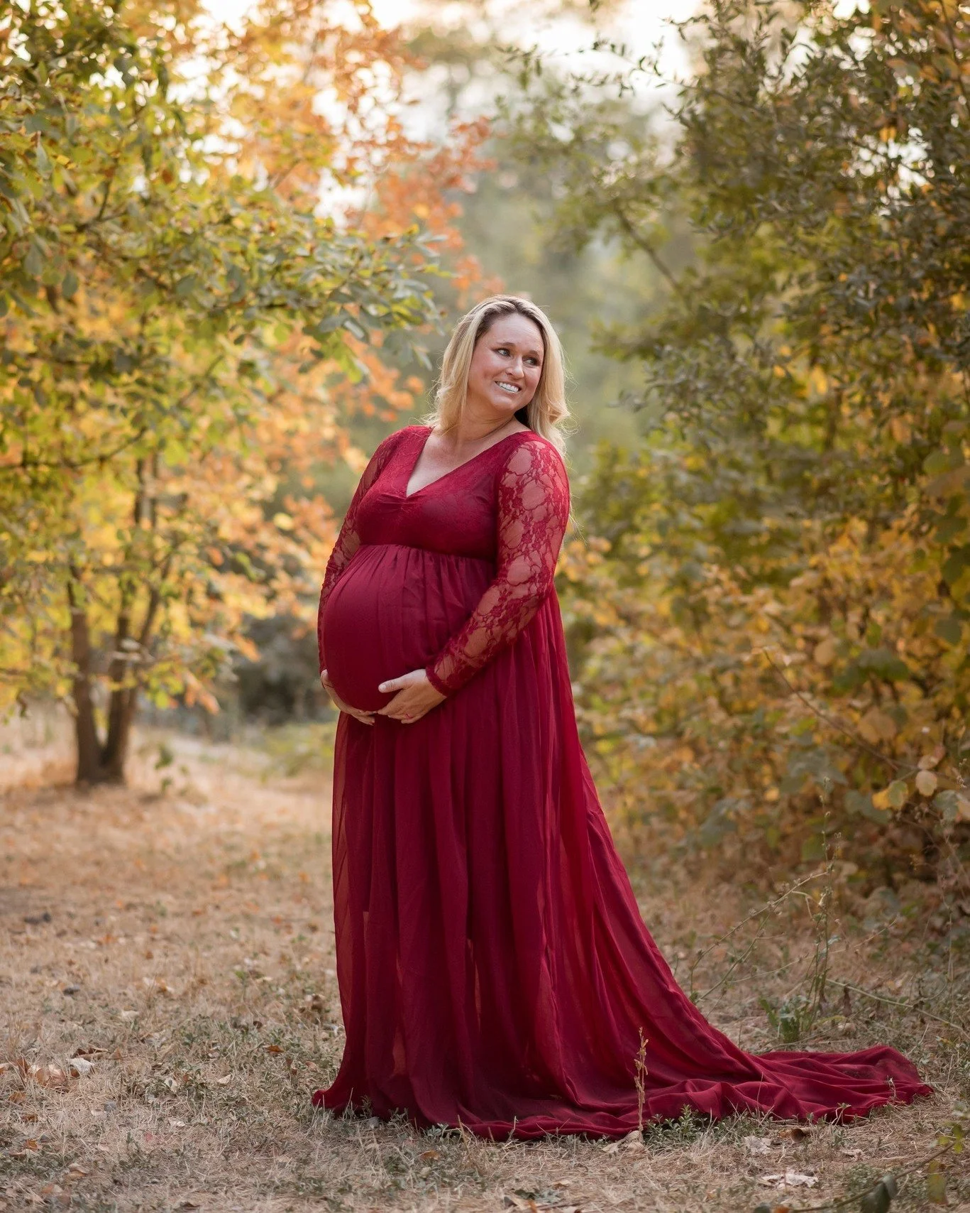 I need more gorgeous mamas in fall colors 🍂✨
Tag a friend who's due this fall (or better yet, gift them a session!). There are still spaces available for summer and fall mini-sessions (tap link in bio to book).