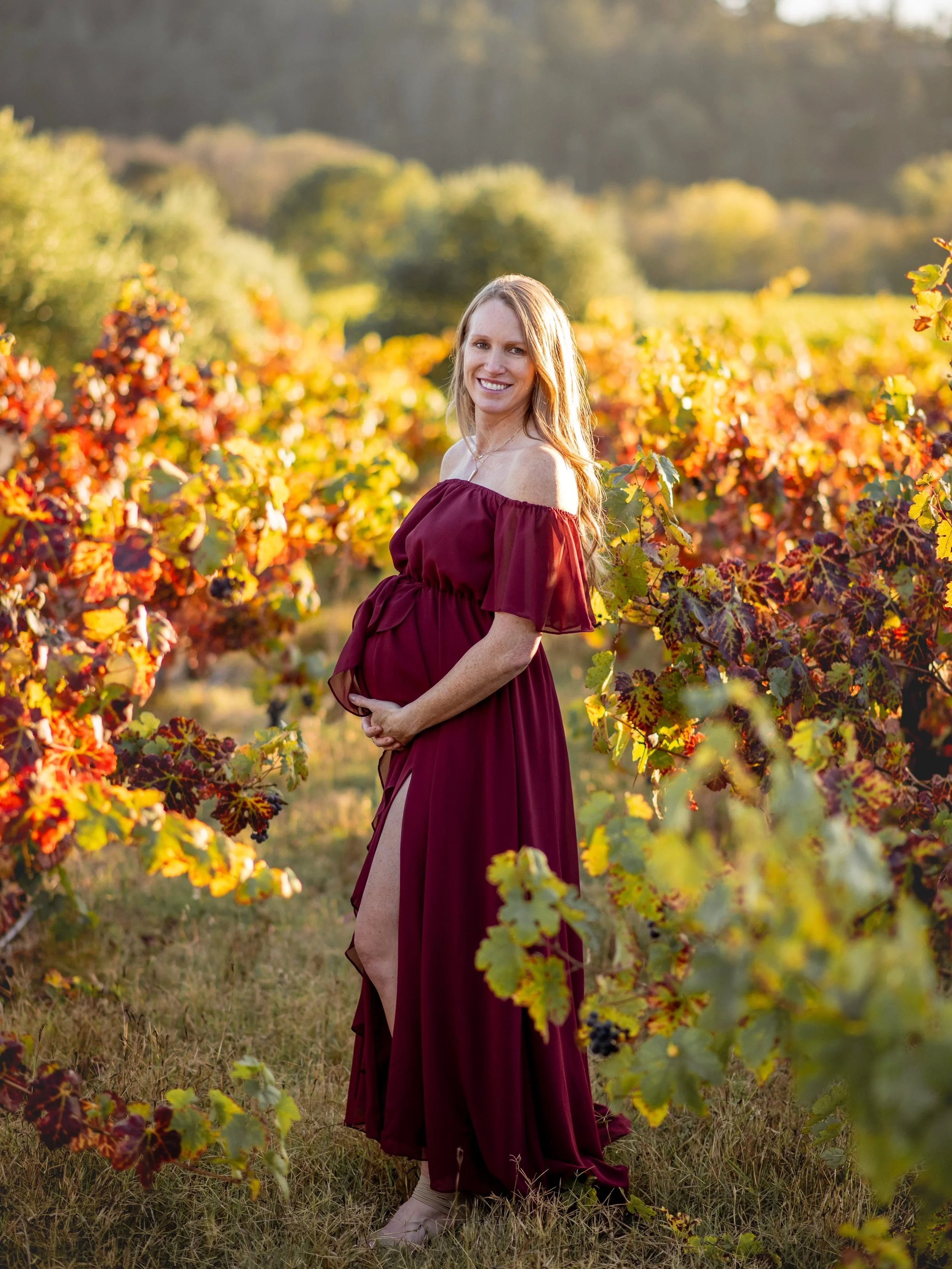 Truly glowing ✨😍 Motherhood looks amazing on you, Kelly. So happy for you and your family! 🧡