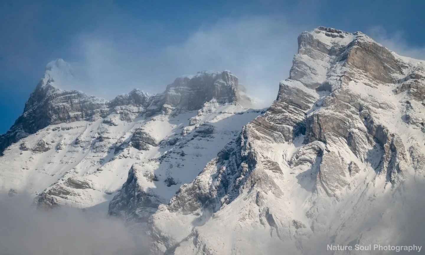 I love how I can look up and the mountains look different every single day🏔️ Sometimes they are shrouded in clouds and sometimes they are as clear as day. I don&rsquo;t think I&rsquo;d ever get tired of them 💙🩵
.
.
.
.
#banffnationalpark #landscap