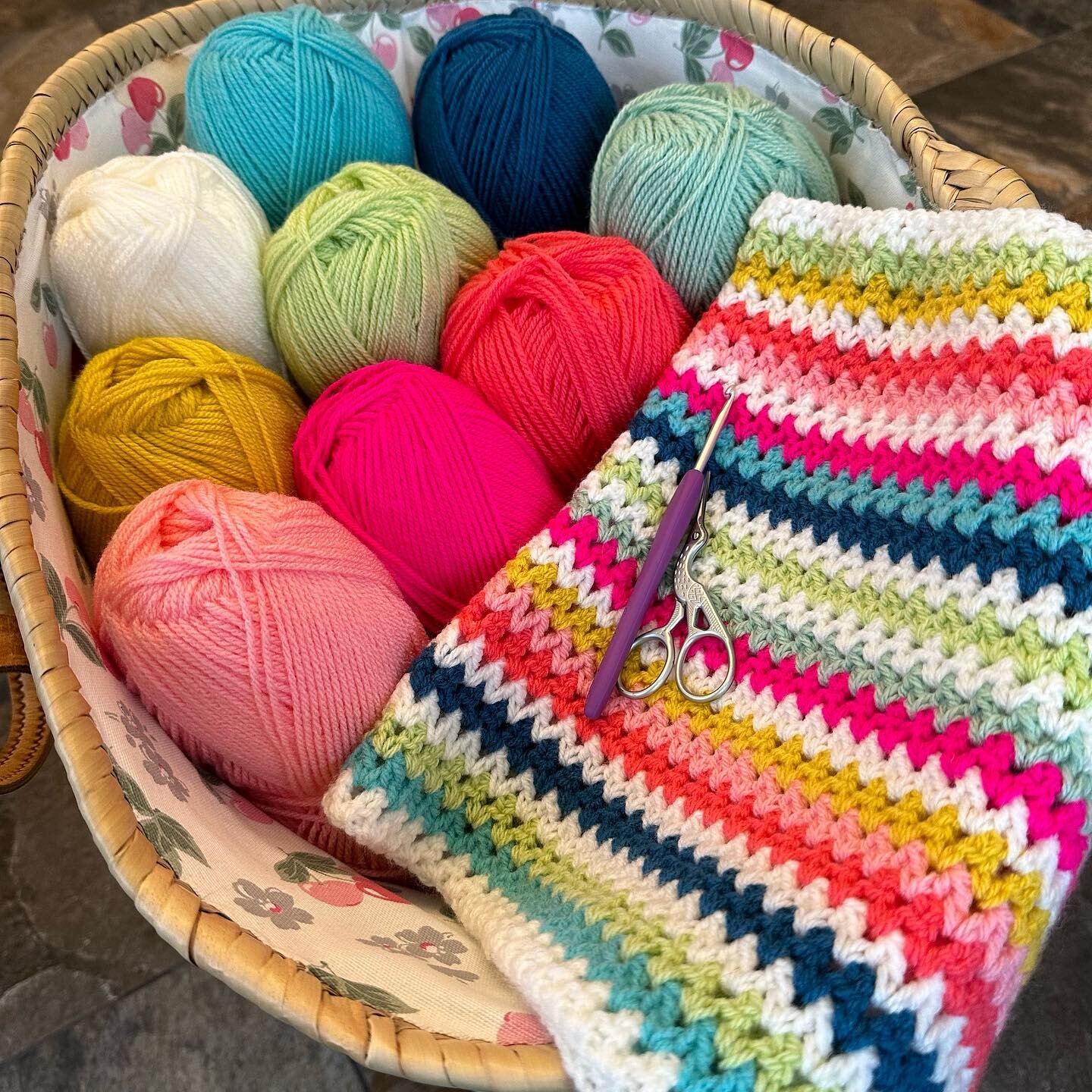 I&rsquo;ve got a pop of colour in my basket today. I had great fun choosing these shades. Using the Crochet Studio app of course! Its like having thousands of yarn pegs in the palm of your hand and it&rsquo;s free! Swipe to see the yarn I&rsquo;m usi