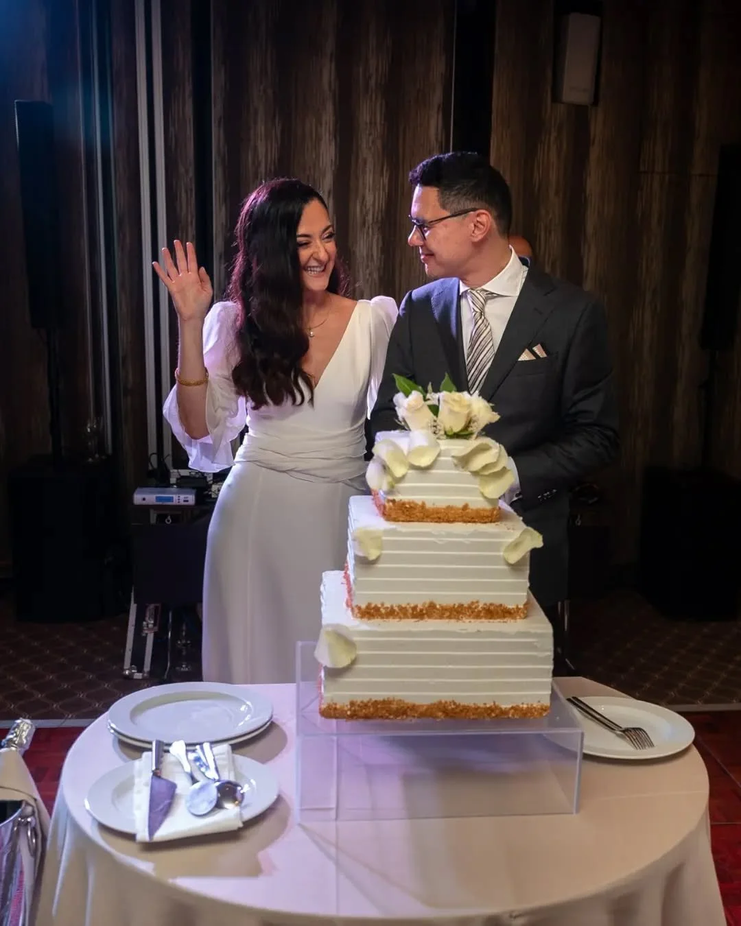 It's cake time...
.
.
.
.
.
.
.
.
.
.
.
.
#weddingcake
#&delta;&epsilon;&nu;&epsilon;&iota;&mu;&alpha;&iota;&phi;&omega;&tau;&omicron;&gamma;&rho;&alpha;&phi;&omicron;&sigmaf;&gamma;&alpha;&mu;&omicron;&upsilon; #&eta;&zeta;&omega;&eta;&mu;&alpha;&ze