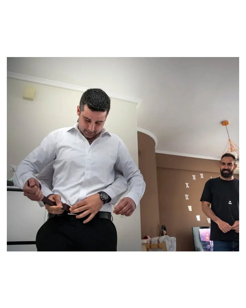 &Mu;&iota;&alpha; &sigma;&tau;&iota;&gamma;&mu;ή...&tau;ί...&pi;ώ&sigmaf;... &nu;&alpha;&iota; &tau;έ&sigma;&sigma;&epsilon;&rho;&alpha; &epsilon;ί&nu;&alpha;&iota;... 

.
.
.
.
.
.
.
.
.
.
.
.
#notphotoshopped #groomprep #weddingprep #documentarywed