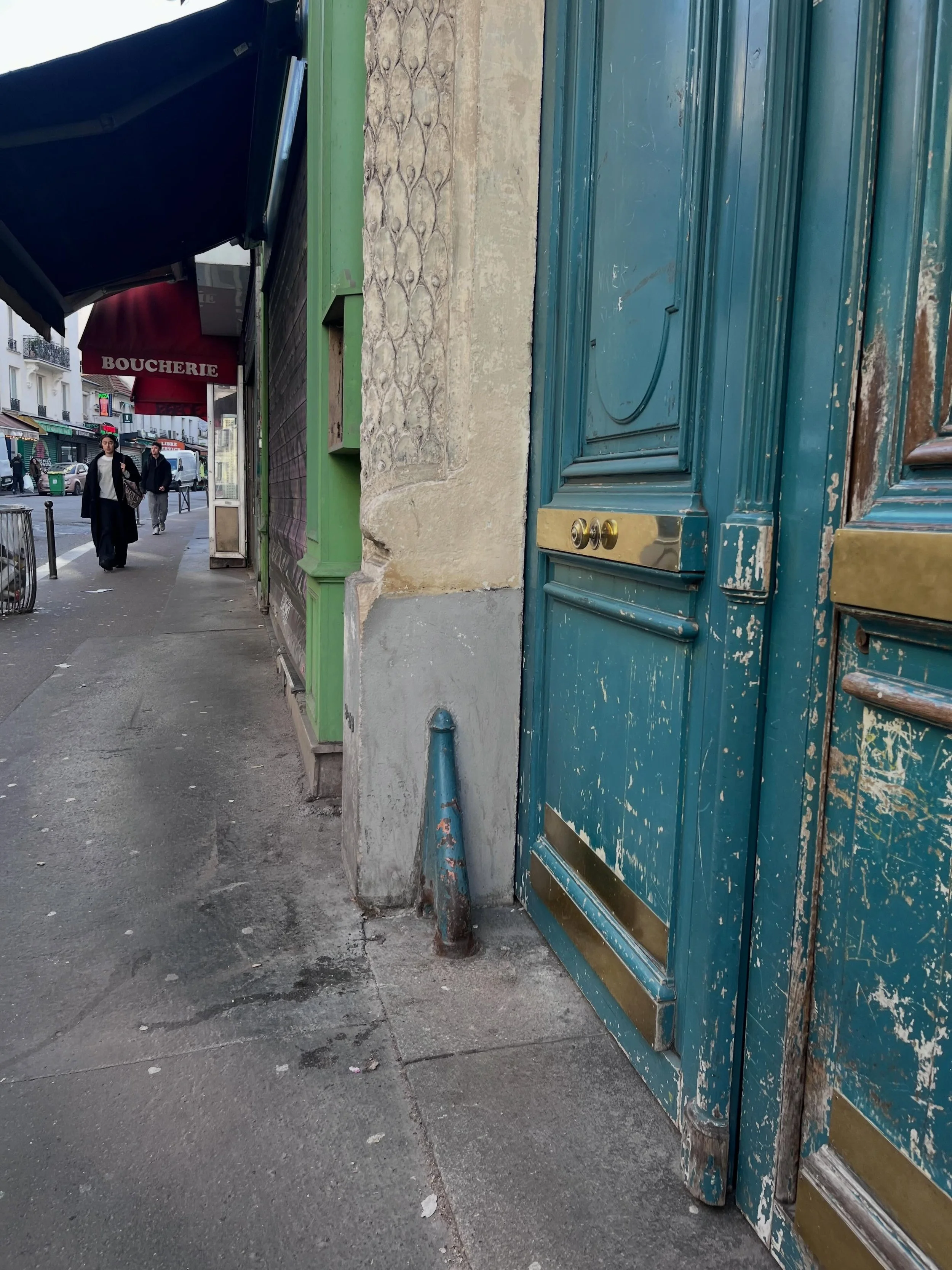 8. But feeling so sad when one day suddenly everything is gone & the doorway has no furniture friends anymore & it's just not the same. Paris doesn't feel AS Paris. & I wonder where did they go? Who took them? & were they happy???
