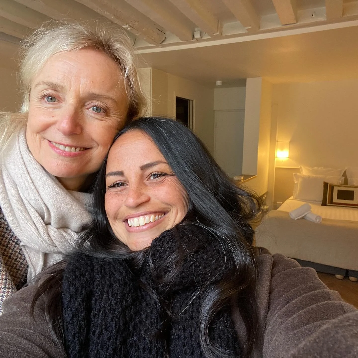Guys, Antonella &amp; I would LOVE to invite YOU to snap up the LAST DATES for 2025 at her chic studio in le marais (incl the LAST 7 Nights in Nov 15-22) hehe!

All the dates are listed below for anyone ready to give themselves a surprise Paris trip 