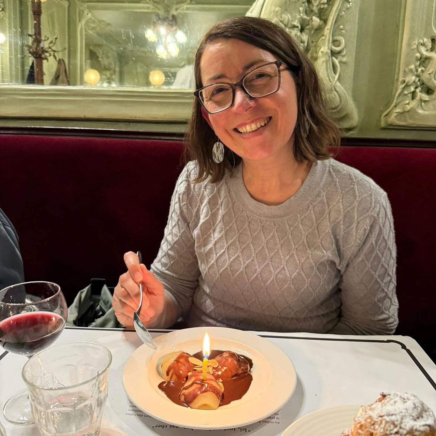 Happy Birthday in Paris Daniela! My beautiful Solo Paris traveller Daniela who stayed in two Petite Paris homes, first Studio Antonella in le marais and then Alvins apartment in the 11eme. So happy you go to experience two homes and meet two of my Pe