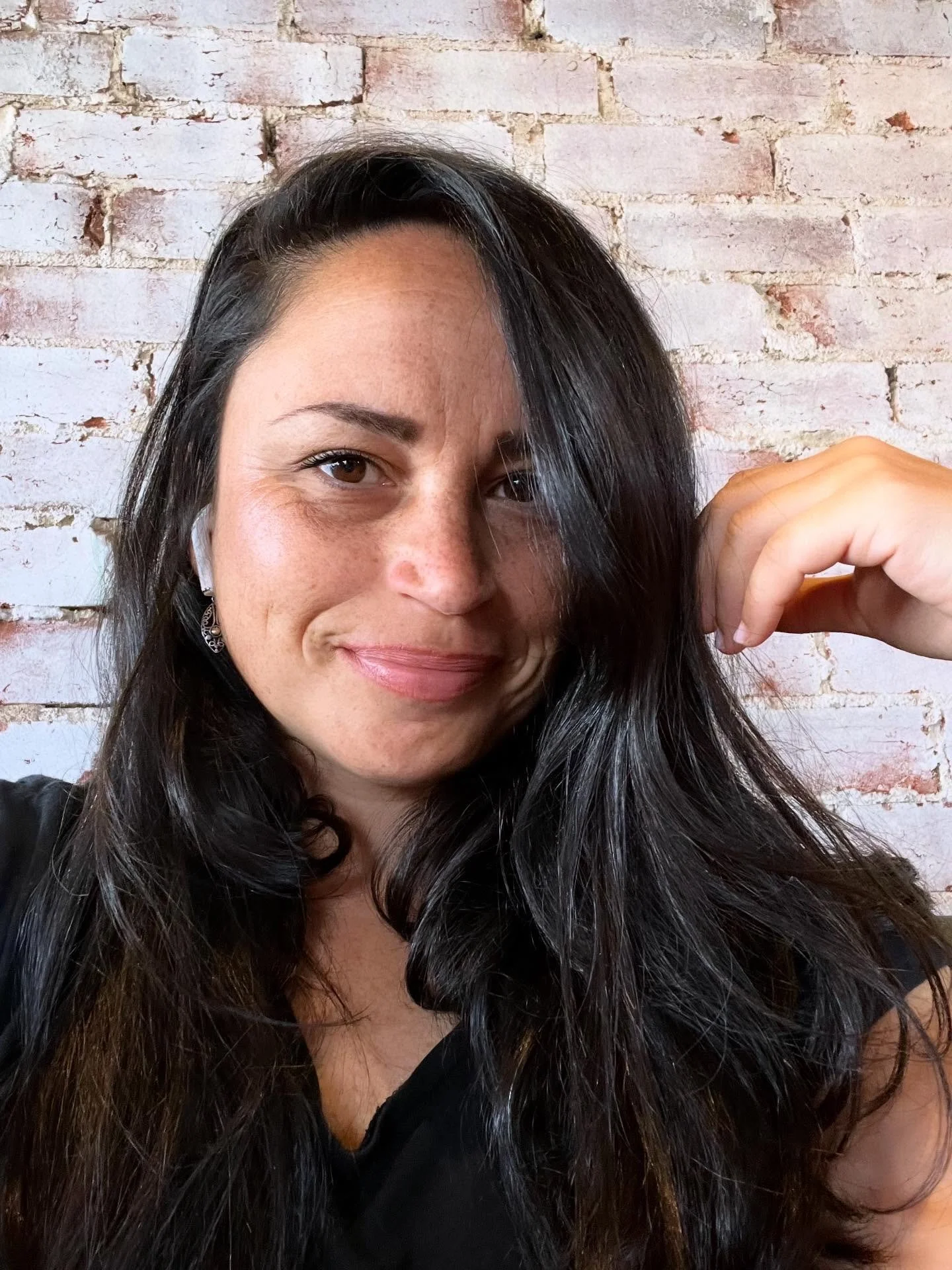 Just me thinking how the (sometimes) discomfort of this nomad solo travel lifestyle will always teach me more than comfort ever could. And I just booked my flights to Paris. ✈️✈️✈️! Petite incoming - Landing March 11th ❤️🥰 I cant wait to meet all th