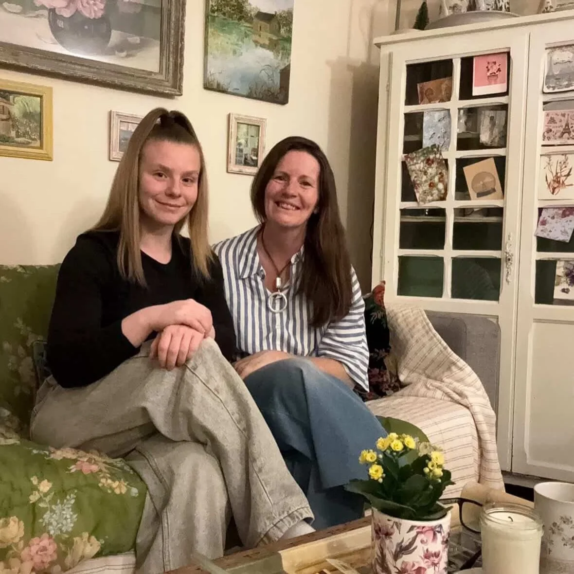 Right now in Petite Paris. Arrivals and departures! Here are the beautiful guests &amp; friends in Petite B&amp;Bs ❤️ I love knowing that I'm finally here in the city when all of the Petite guests are here too - its the best feeling! I smell some Mee