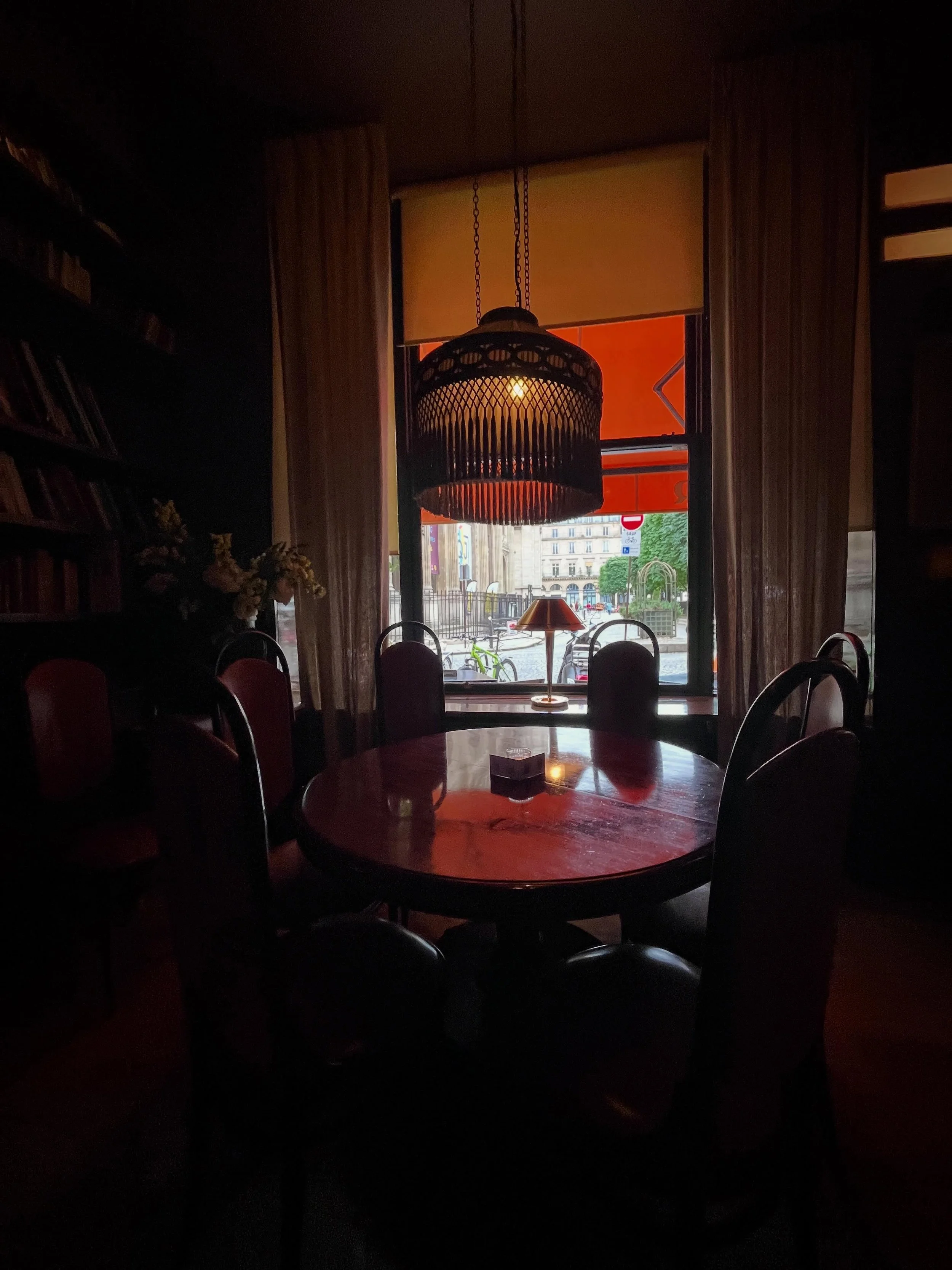 Day 1: Petite Paris Solo Traveller Meet Up - Diary!

It's turned winter cold and rainy today so Ive rerouted the meet up spot for the Solo ladies in Paris from cocktail rooftop to my fave little dark wine bar which im now really pleased now that I ge