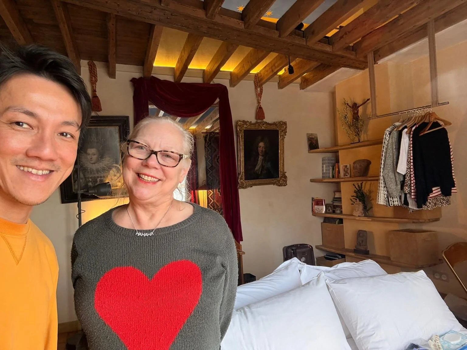 Sheryl is here! ✨💛✨💛 All checked into Petite Paris Studio Francois. The one with the Eiffel Tower view in the 6eme by the Seine River. I'm so glad you had an Alvin arrival 😆 a loving landing to start your Paris meet ups hehehe!! 

#paris #petitepa