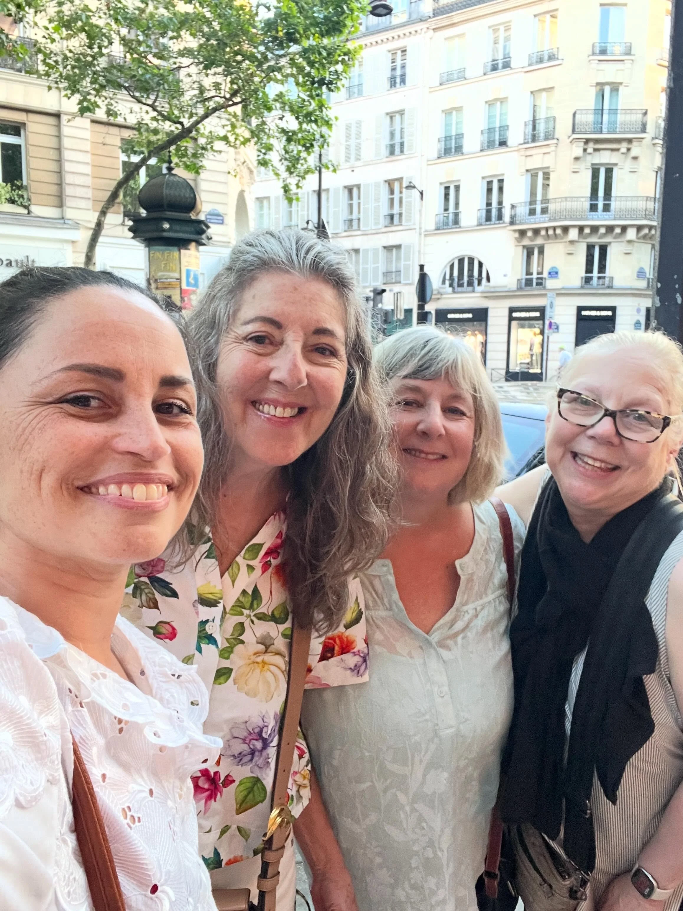 Im not crying, You're crying 😩😂 Au Revoir to the Petite Paris Solo Traveller Meet Up Ladies 💛💛💛 

This was our last photo together last night after our last supper at another one of Sheryls fave go-to brasseries in the left bank @brasserievagene