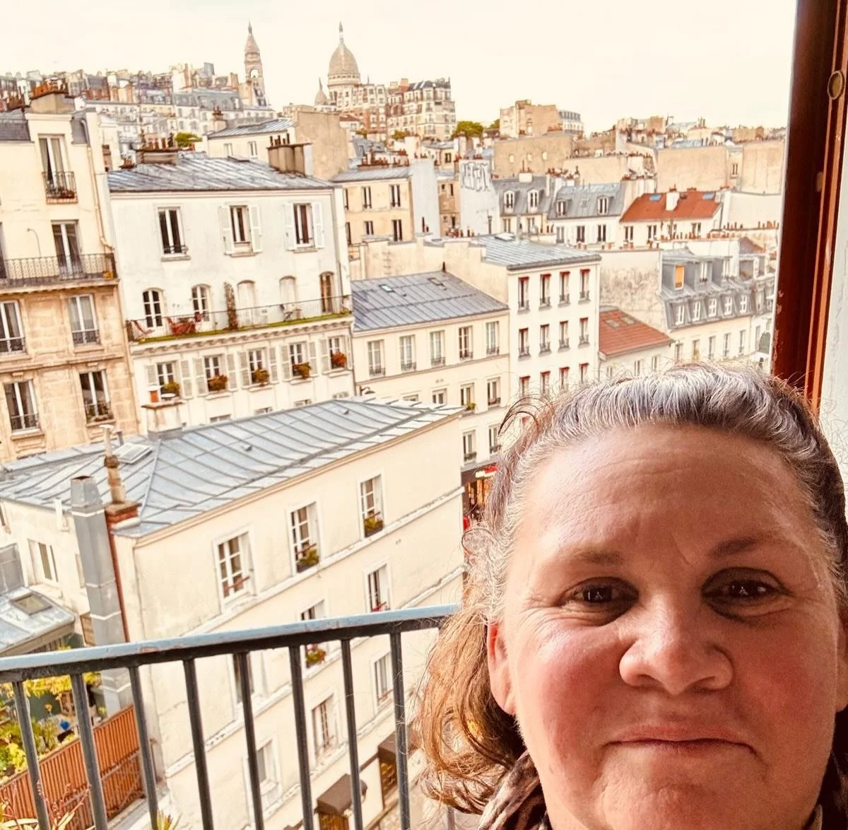 ...And in other Petite Paris B&amp;Bs in other corners of the city, more incredibly special guests enjoyed their Petite home and Paris stays this past week too 🥰🥰🥰

Leigh from Brisbane in Australia, loved life at Studio Nicole in Montmartre - the 