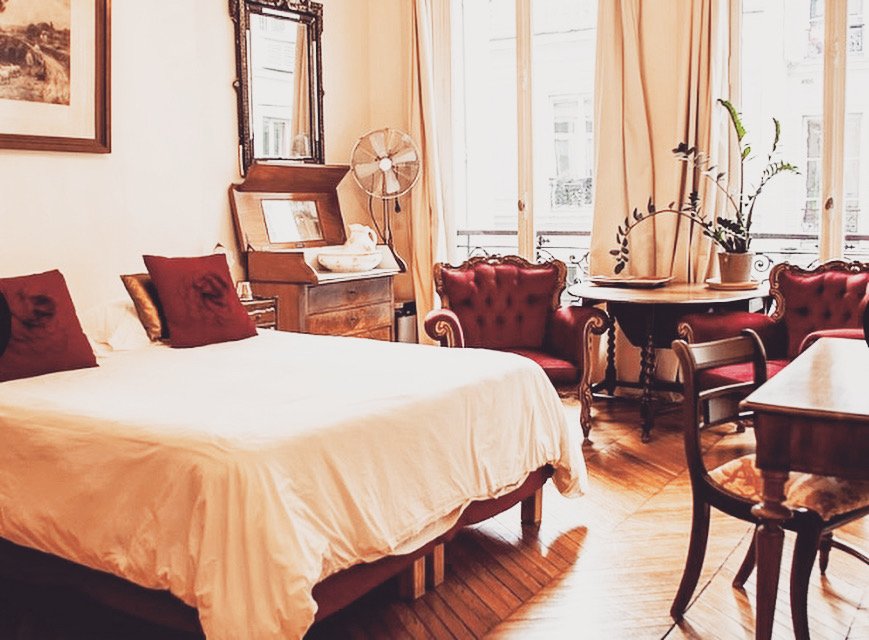 Petite Paris B&B Peet - a traditional classic family Haussmann B&B 5 minutes to Gare du Nord offering 5 guest rooms, all charming decorated with French antique style, homemade breakfasts served daily - https://petite-paris.com/bb-peet