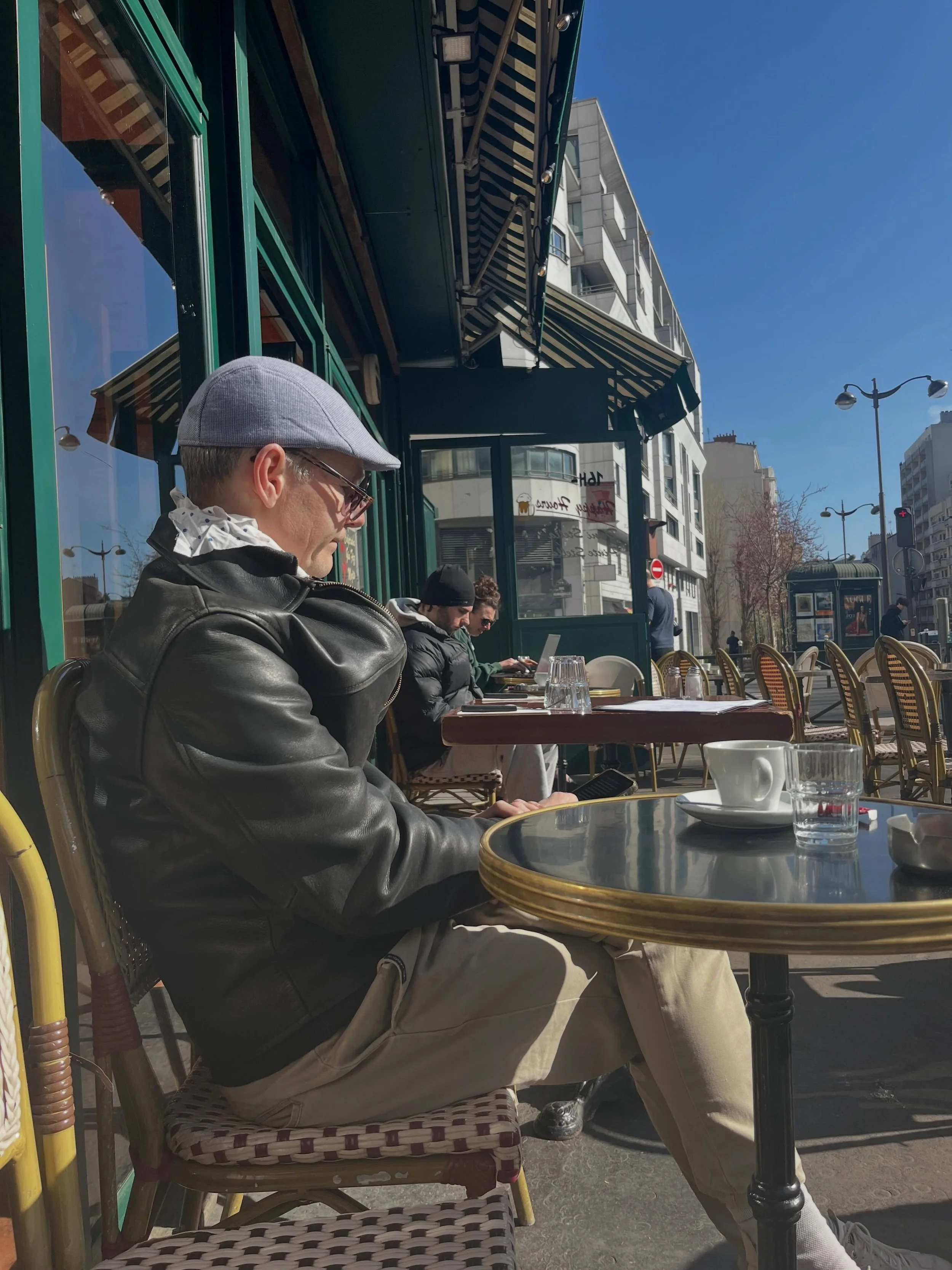 4. The people you sit next to! We both sat here SO long it felt we were in silent sitting competition & I found myself contemplating la chaise beyond just something you sit on, & went so far down a 'meaning of life, existential rabbit-hole' 😆 It was