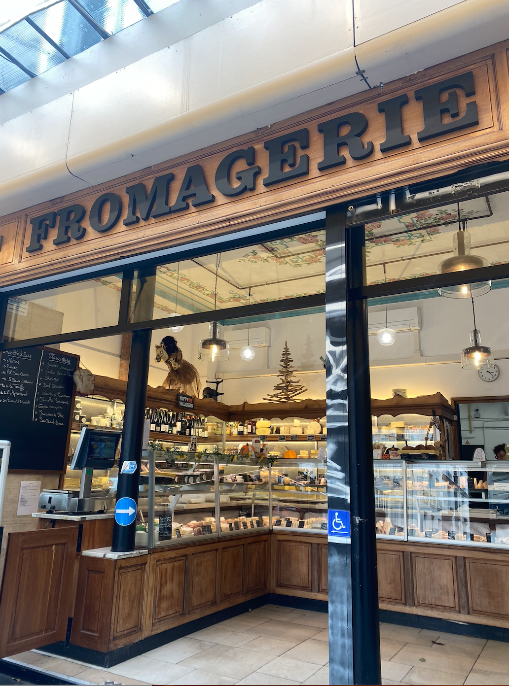 Fromageries boulangeries patisseries everywhere, literally! 