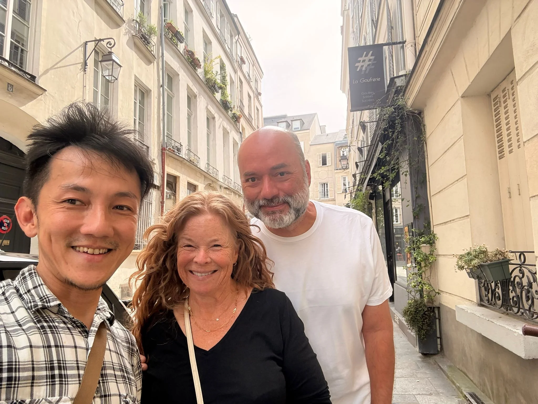 Jennifer and Jeff with their host Alvin outside Apt alvin - Thank you for staying beautiful friends!! - May 2026