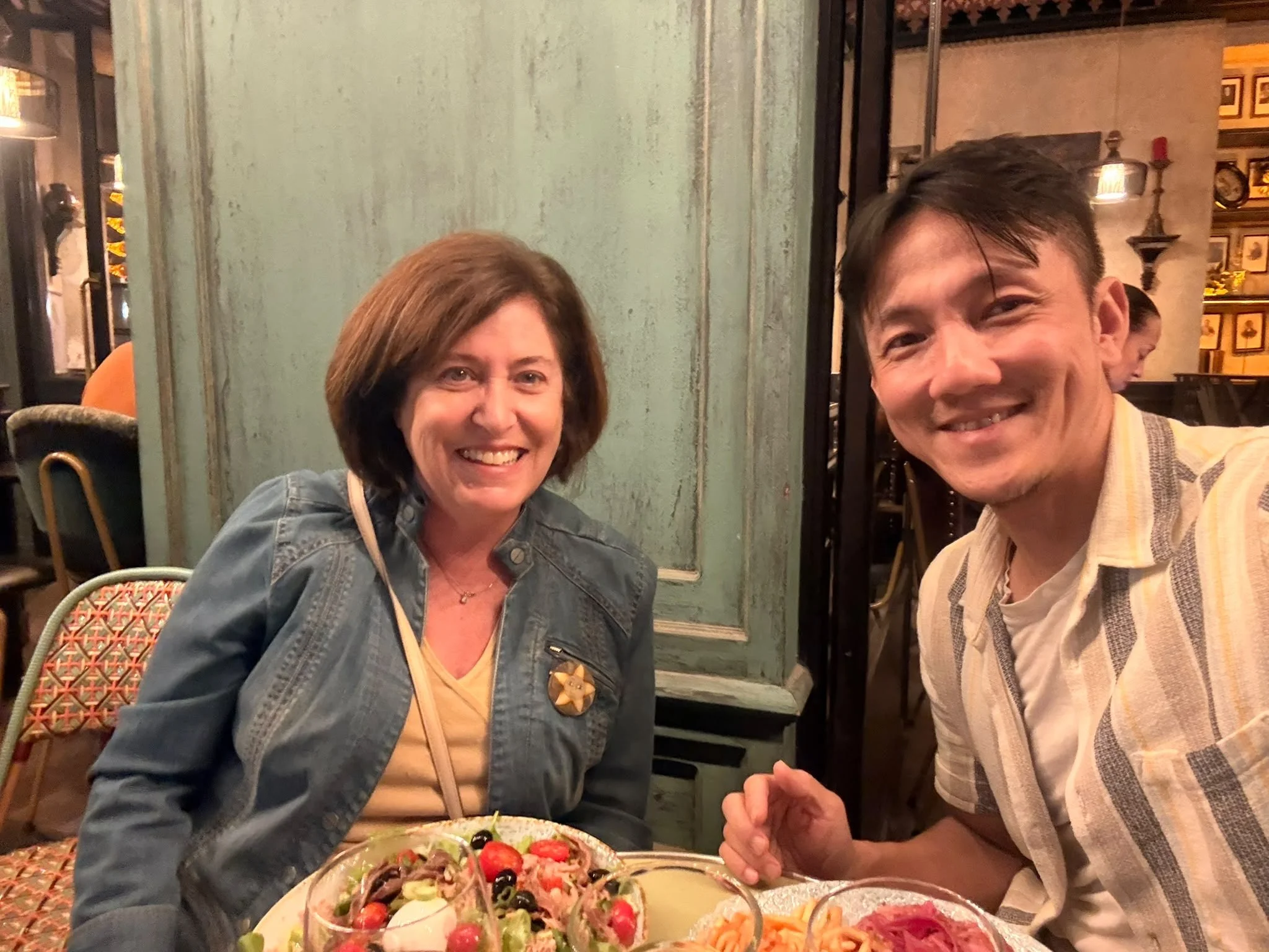 After your first Arrival Service with Alvin, its just returning to Paris to hang out with a friend! Theresa back in Paris meeting her friend Alvin!