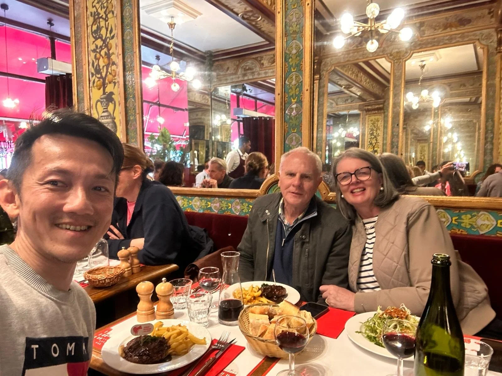The Full Day Arrival Service can lead to lovely dinners. Here with lovely Mary and Jeff - April 2025
