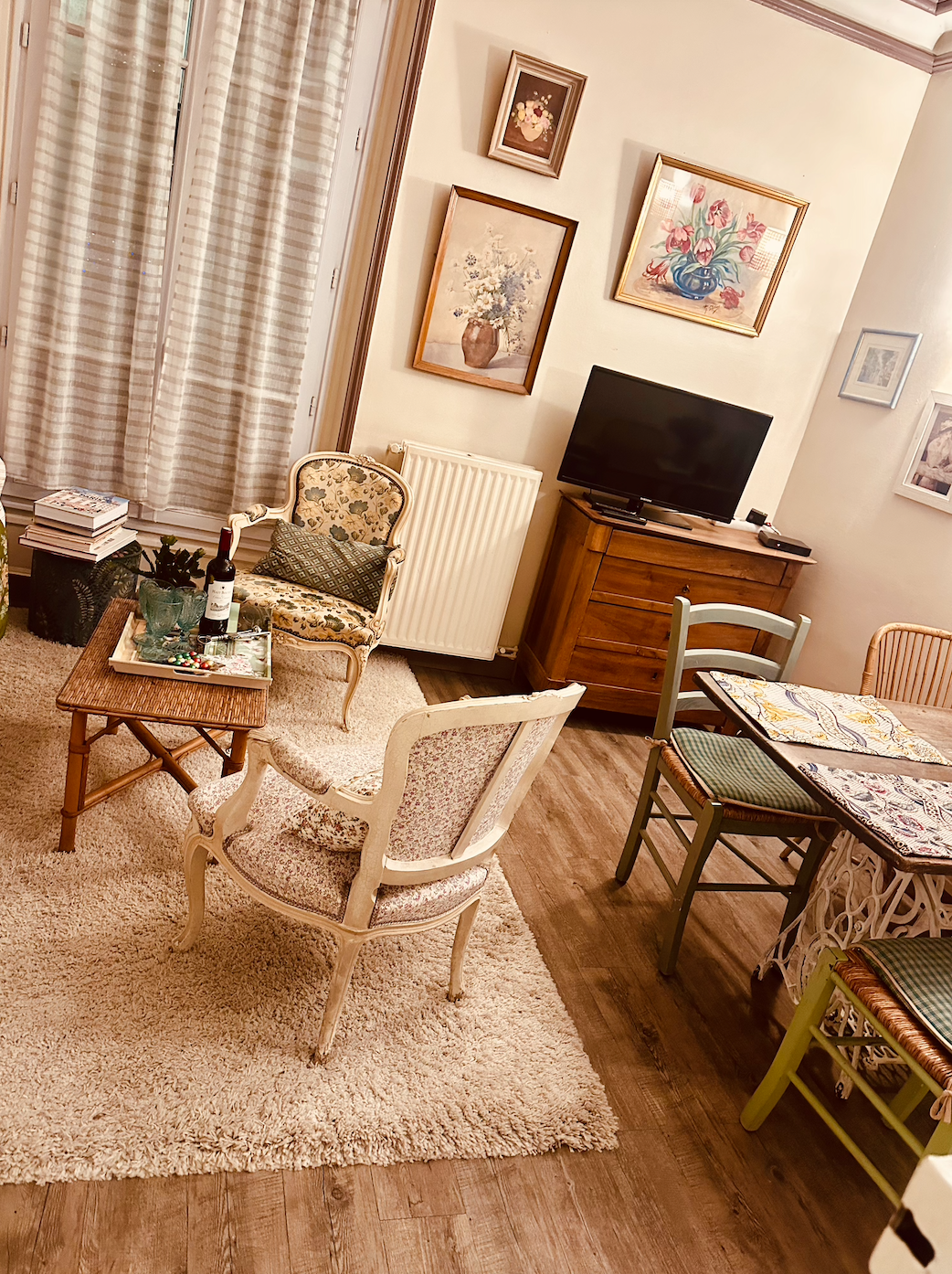 Gorgeous apartment photos taken by Petite Paris guests ari, abigail and Emerson who stayed Dec 2025 - Jan 2026