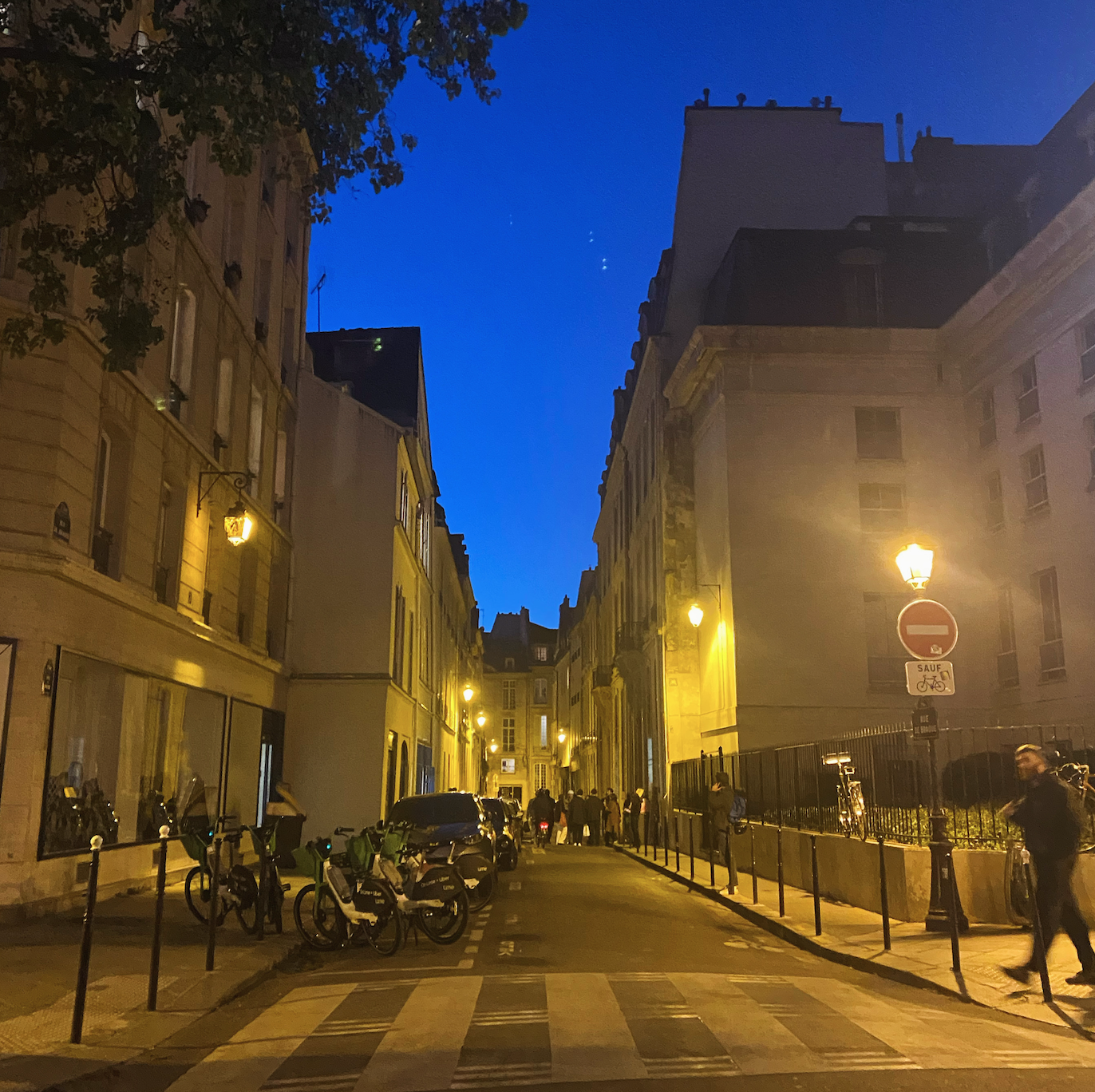 Nighttime romance in the surrounding marais streets
