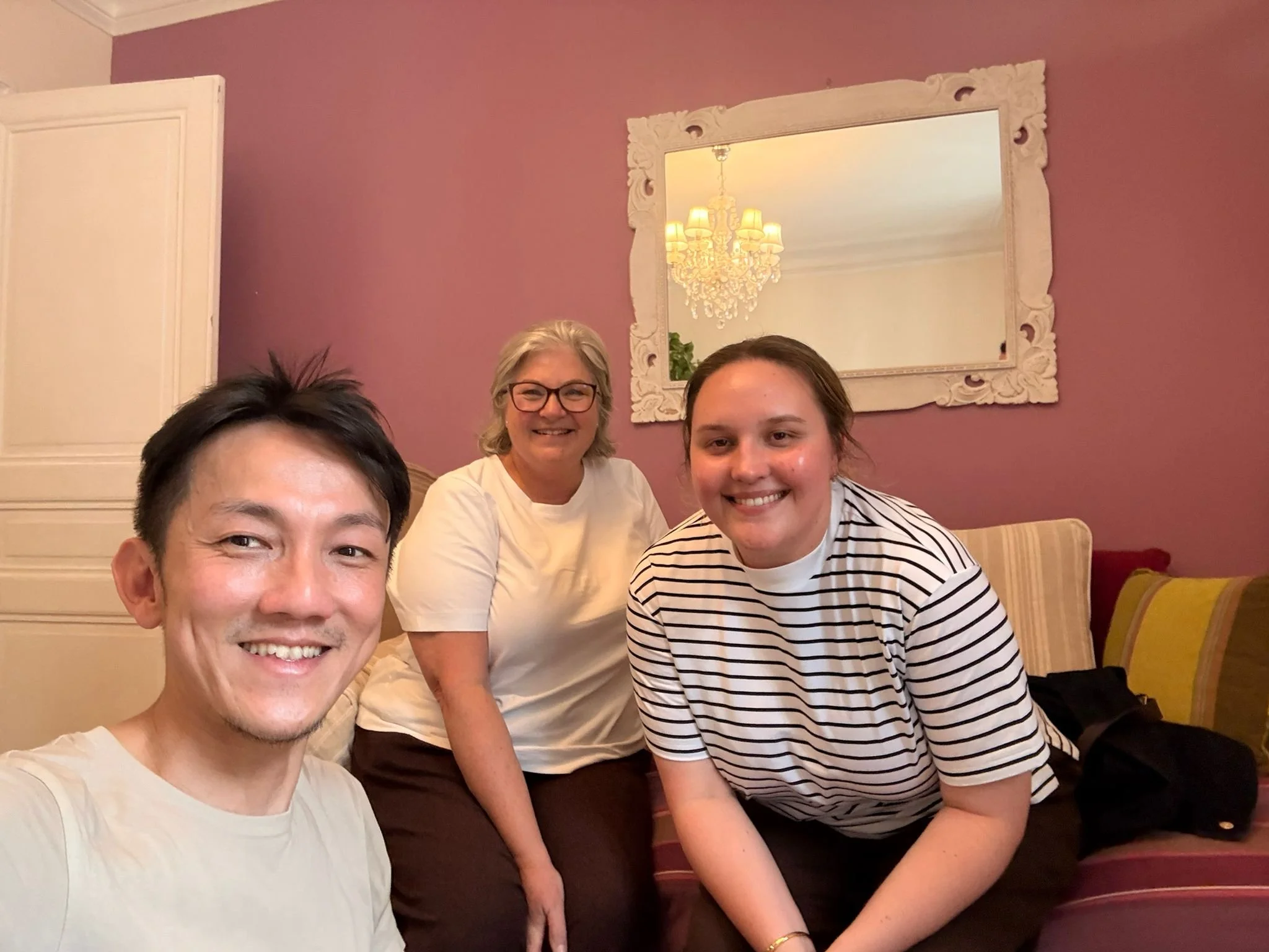 Beautiful Simone and hwer mum from Perth Australia, getting the warm welcome from amazing B&B host Alvin - May 2026