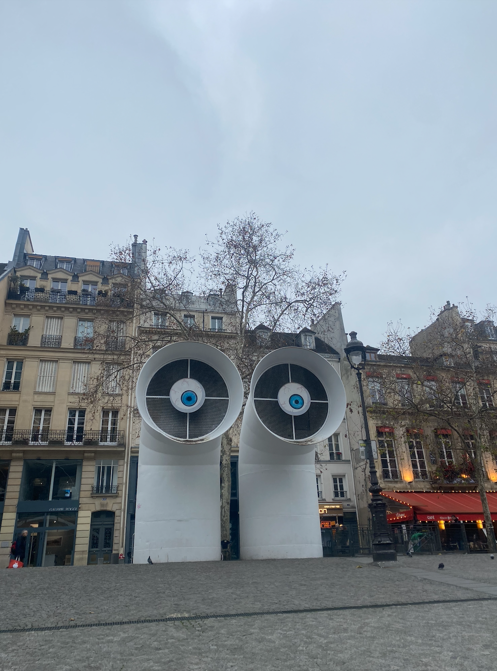 Centre Pompidou is minutes away - Modern art Museum
