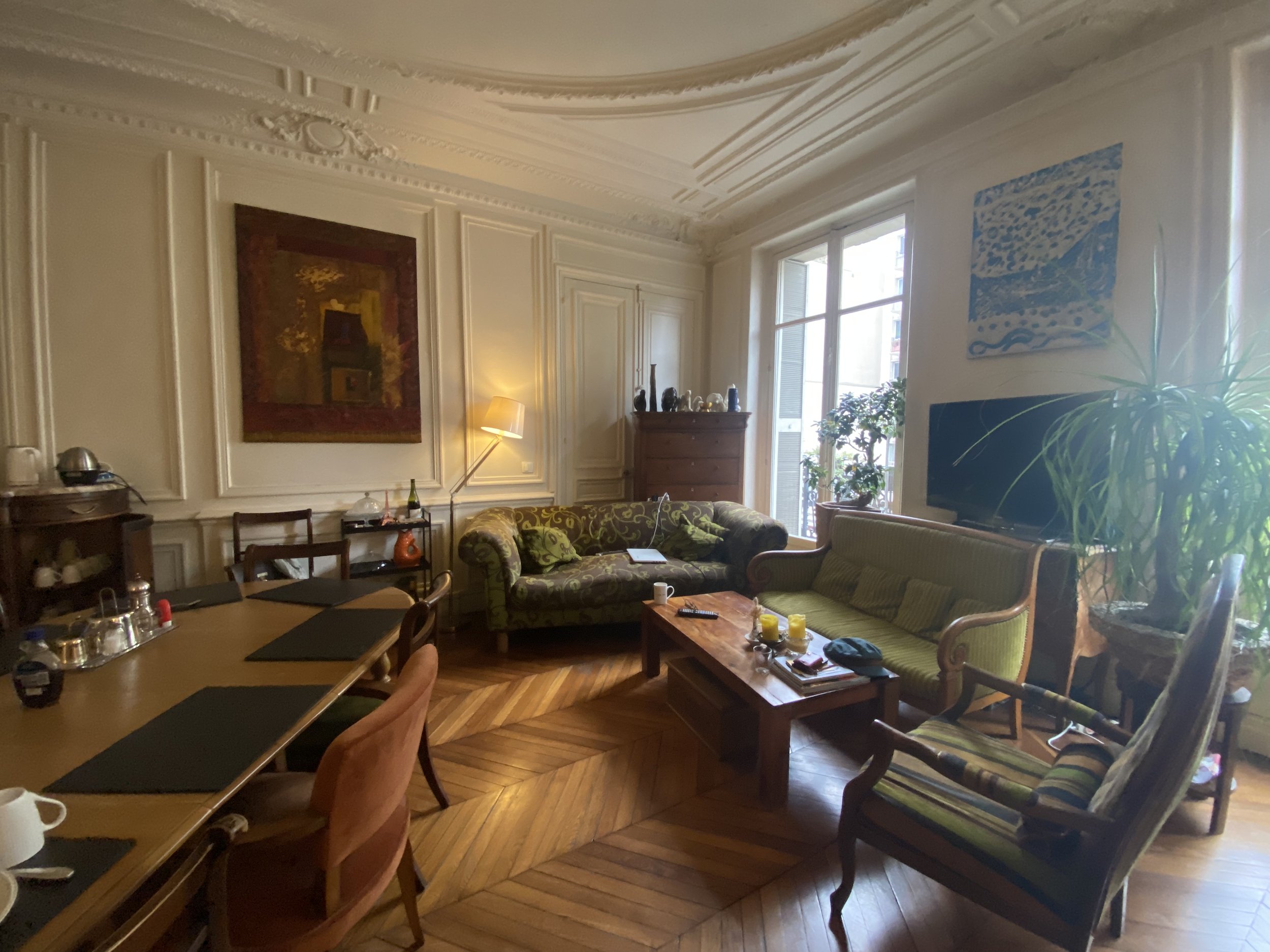 Petite Paris B&B Peet - a traditional classic family Haussmann B&B 5 minutes to Gare du Nord offering 5 guest rooms, all charming decorated with French antique style, homemade breakfasts served daily - https://petite-paris.com/bb-peet
