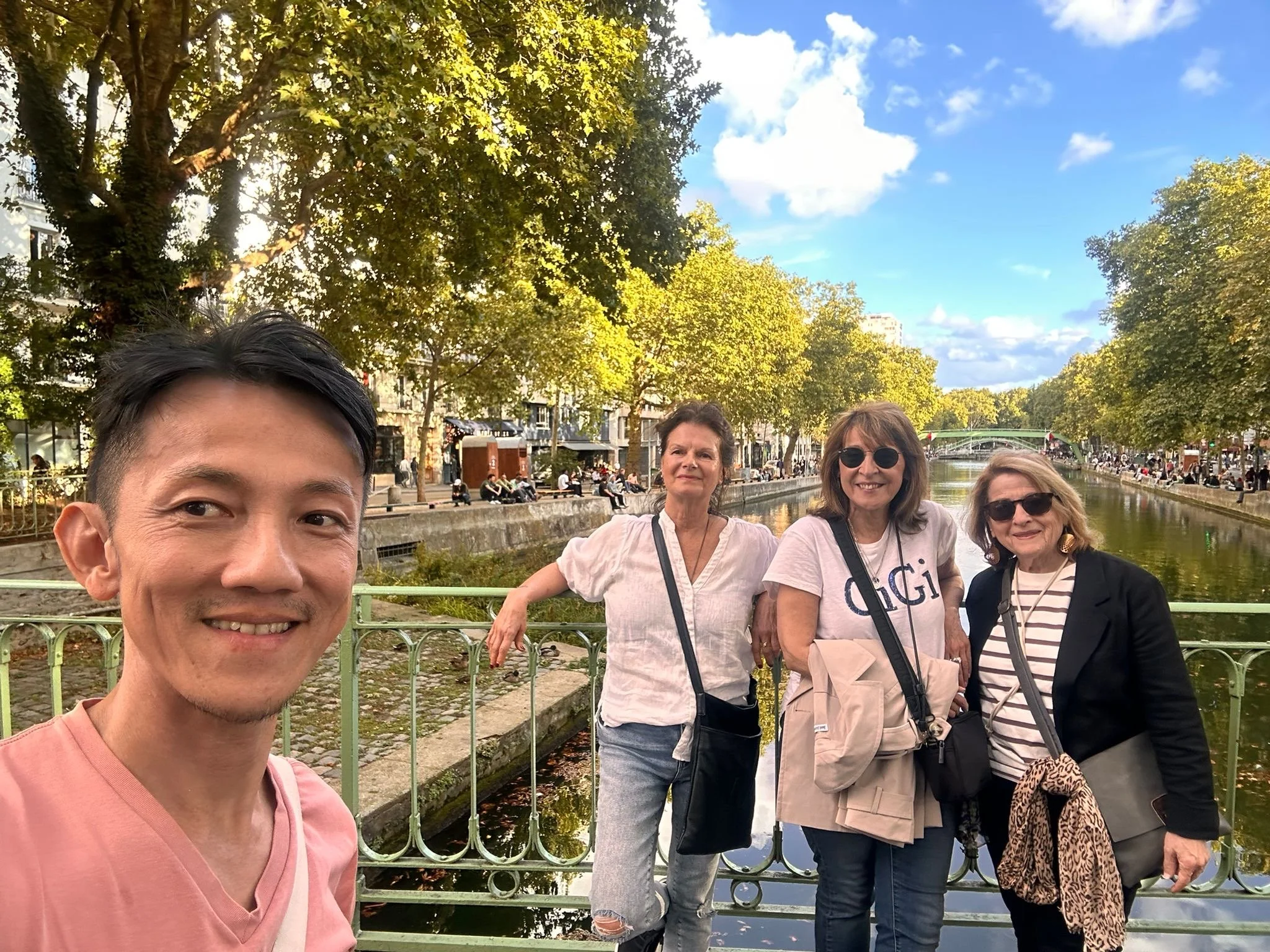 Alvin hosting the first unofficial solo travellers Meet up :) With Liljana, Mary and Gina! 
