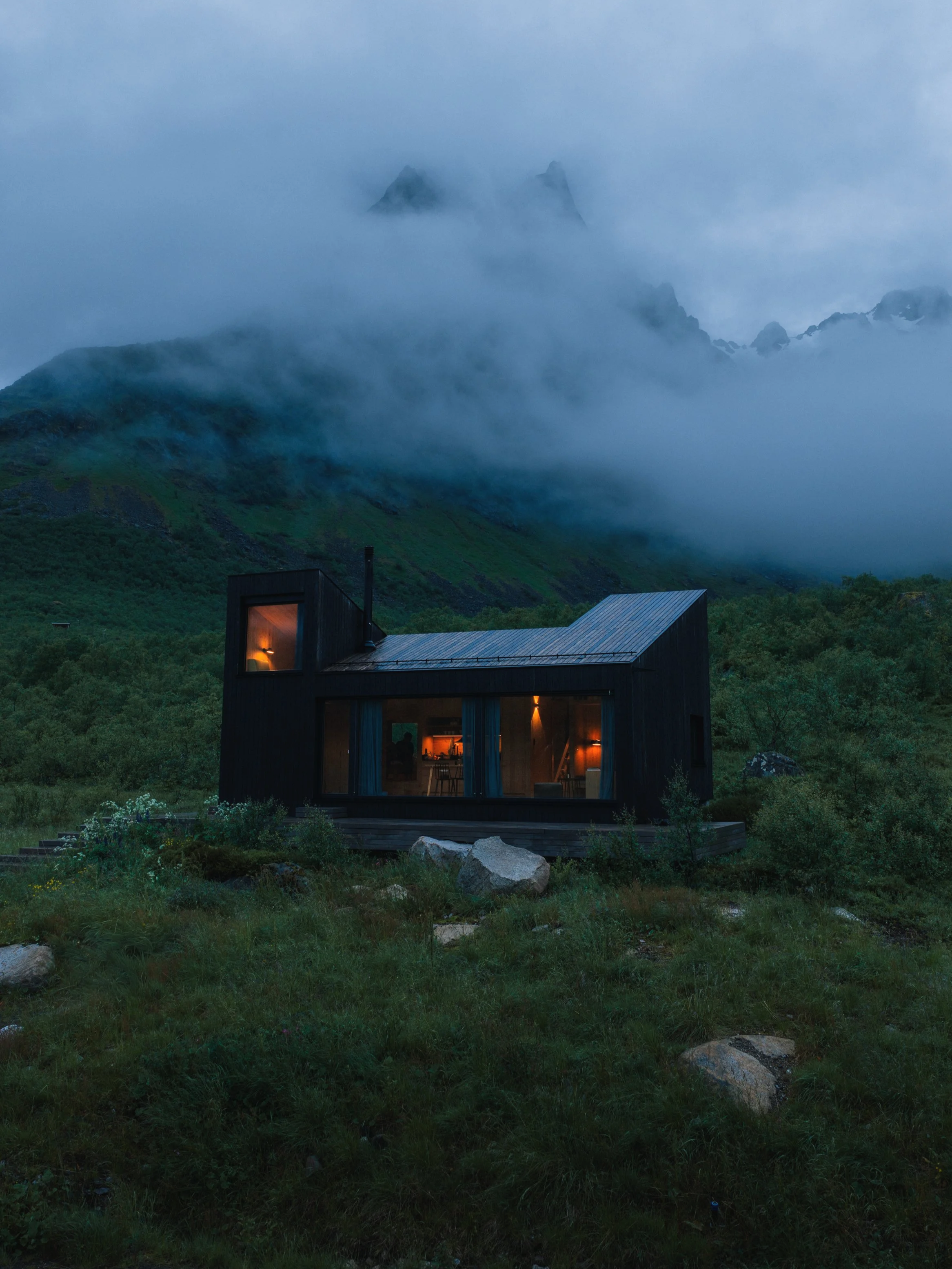 BlackAuroraLodge_Tashi-Daniel35.png