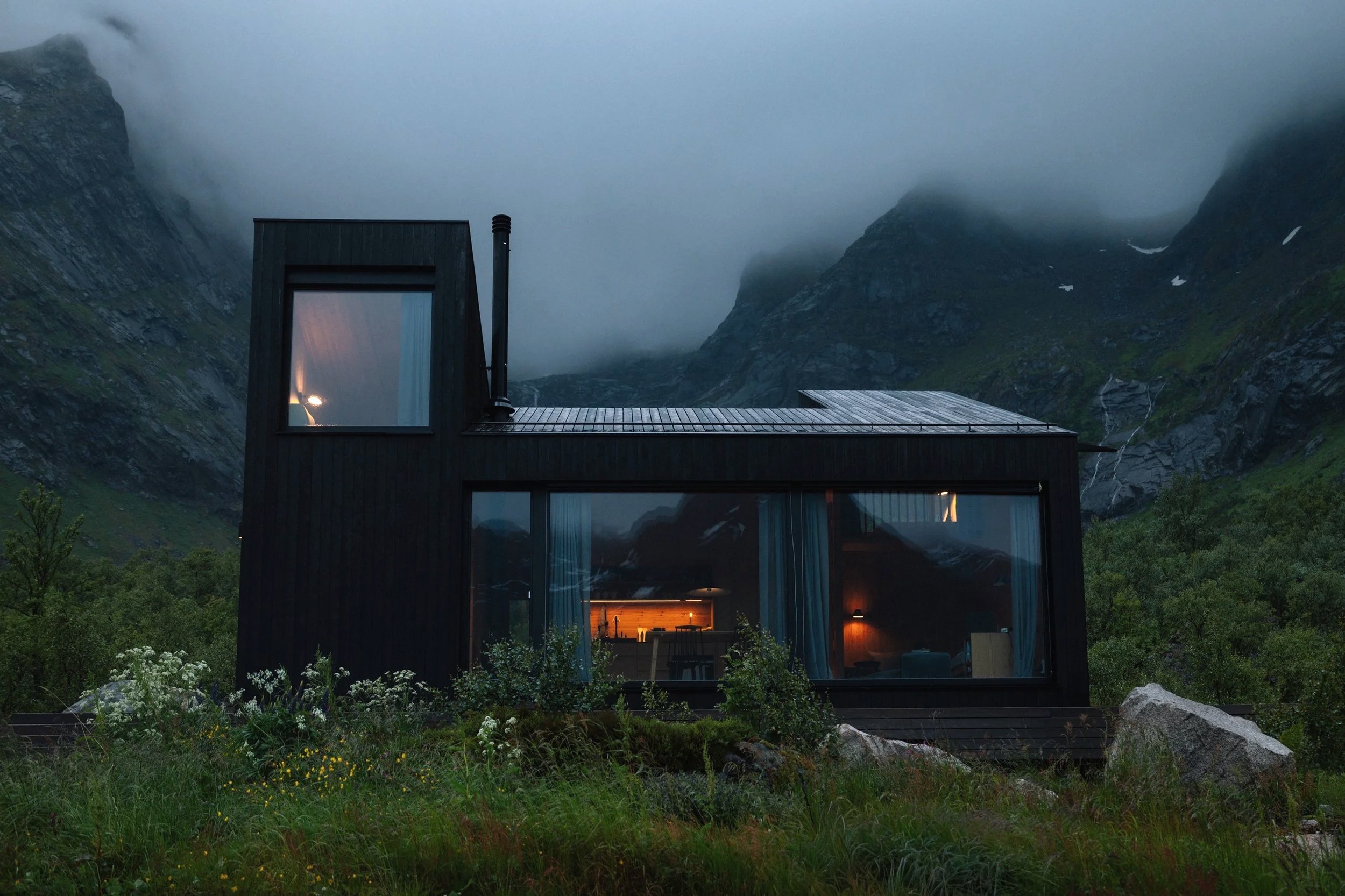 BlackAuroraLodge_Tashi-Daniel11_2.jpg