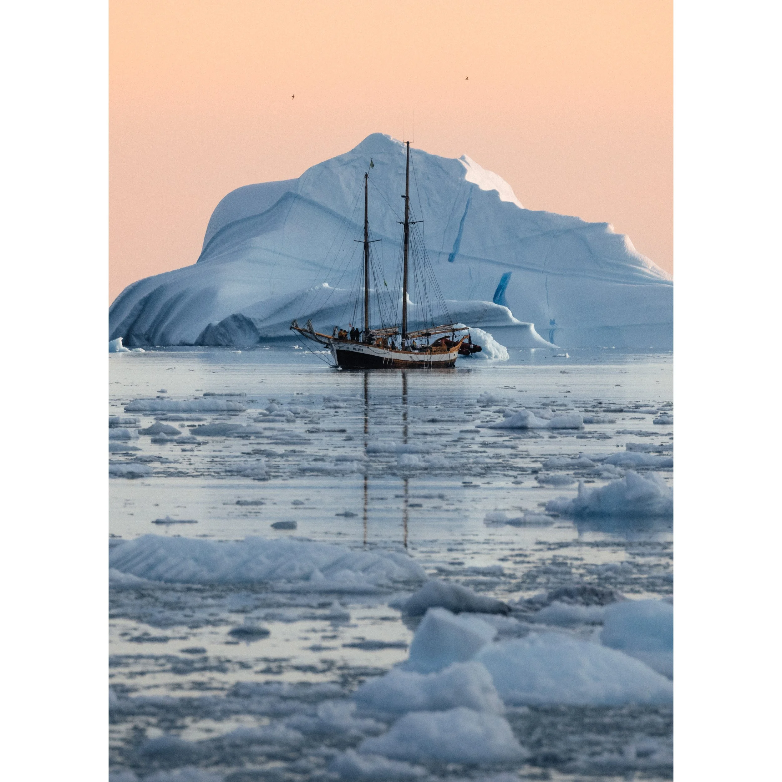 Scoresbysund_Quadrat_weiss_13x18.jpg