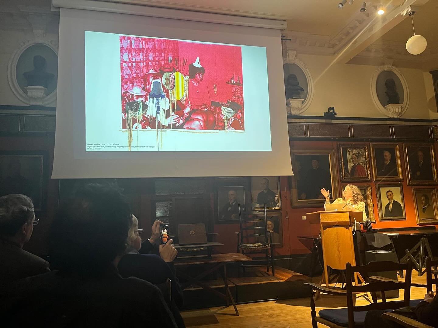 Thank you @griersoncharlotte and @artworkersguild for inviting me to speak - such a special evening. Thank you to all those who came in person and those watching online 🧡#artworkers #alifeintextiles #spillingthebeans #textiles #textileart #artcommun