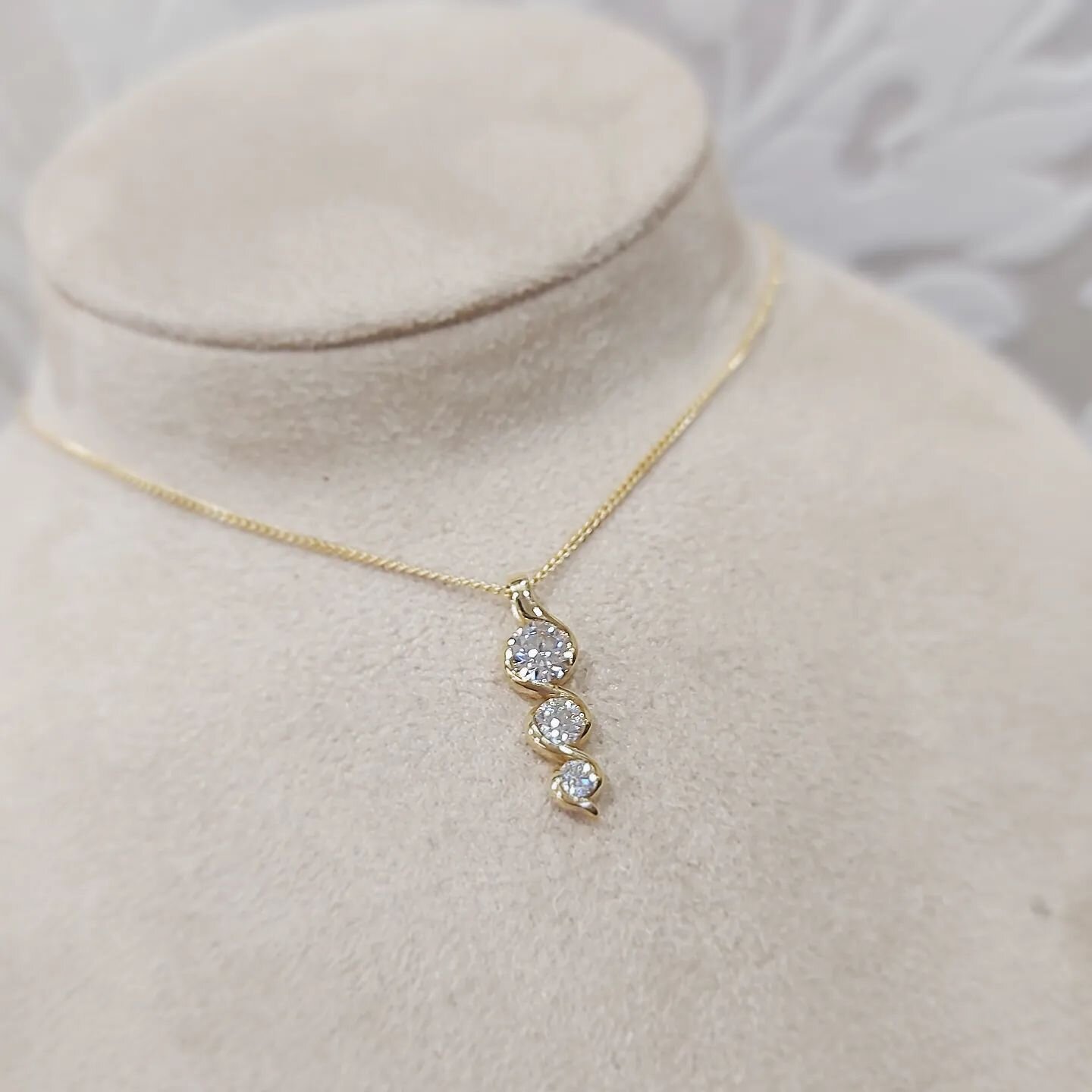 How beautiful is this stunning three stone, half rubover diamond pendant? 🤍 💎 
.
.
.
.
#cartersjewellers #lovejewellery #newstockarriving #jewelleryspecialists #diamondjewellery #bolton #marketplacebolton