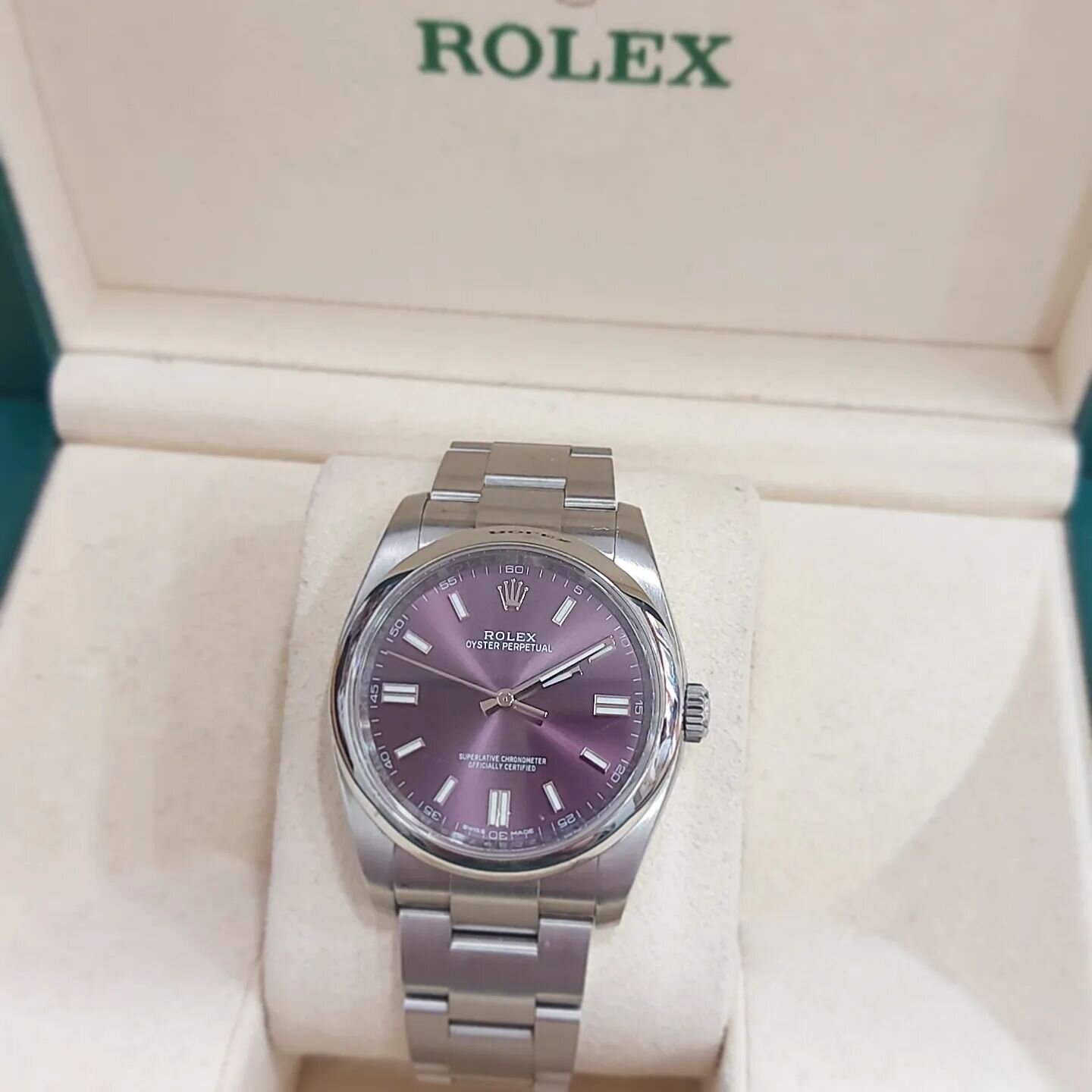 Rolex oyster perpetual with a unique red grape dial ⌚️ 
.
.
.
.
#cartersjewellers #jewellersofbolton #secondhandwatches #newandpreloved #jewellersofbolton #marketplacebolton