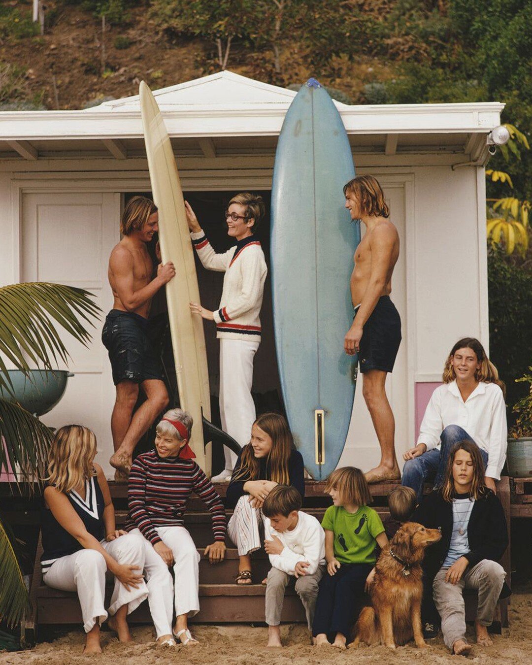 &ldquo;Attractive people doing attractive things in attractive places.&rdquo; That&rsquo;s what we&rsquo;re  about.

(Surfers outside a beach hut in Laguna Beach, California, January 1970)

📸: Slim Aarons
