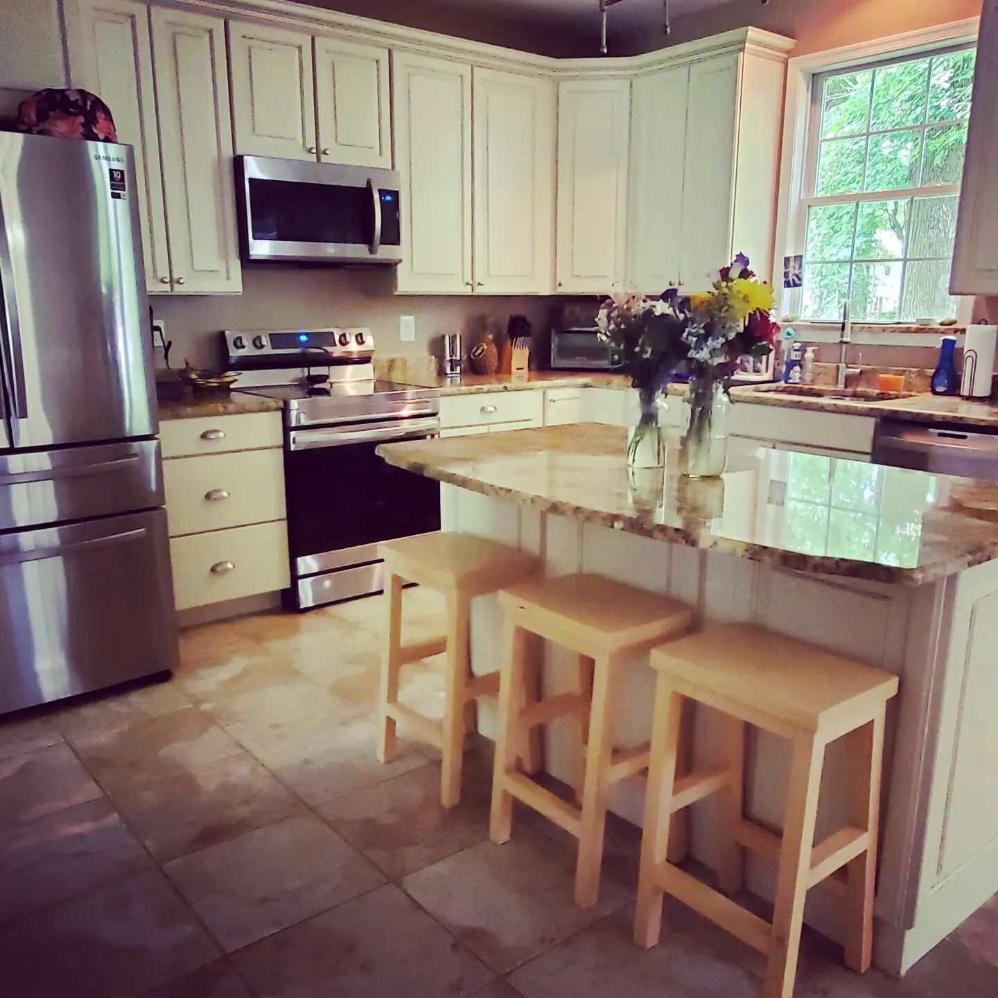#allnaturalcleaners
#housekeeping #lavenderdisinfectant 
#calmingvibes