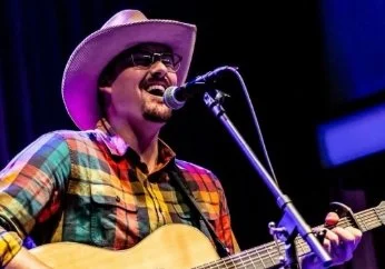 Live Music: Thomas Clukey