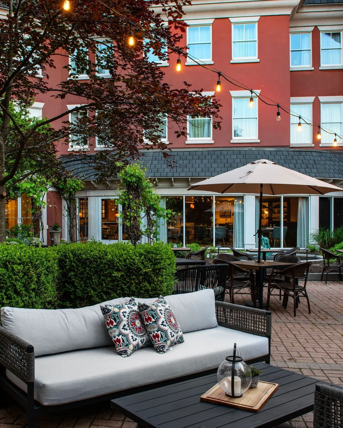 🌷It&rsquo;s time to spoil the moms in your life. Keep it simple and treat everyone to a relaxed brunch buffet in picture-perfect Old Port, with a sweet and savory menu made for gathering. Enjoy fresh seasonal dishes in Harbor Bistro + Terrace's cozy